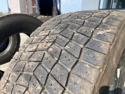 Opona ciężarowa 315/70R22.5 PNEU LAURENT PLDE MW 3D / 9-10mm