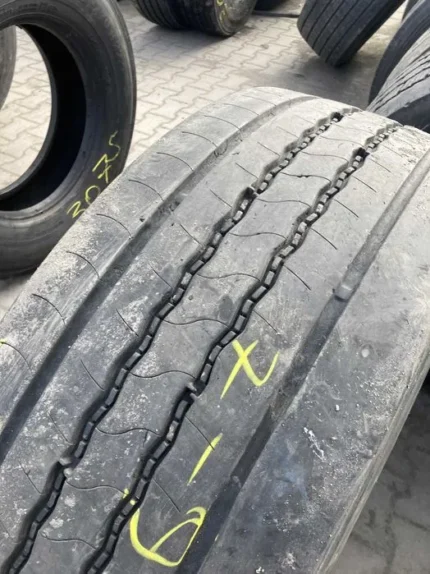Opona ciężarowa 315/70R22.5 BRIDGESTONE R-STEER 001 / 7-9mm