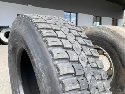 Opona ciężarowa 315/70R22.5 BIEŻNIKOWANA TYP KOSTKA  / 15mm