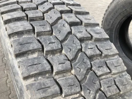 Opona ciężarowa 315/70R22.5 BIEŻNIKOWANA NAPĘDOWA TYP KOSTKA / 12-13mm