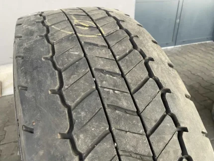 Opona ciężarowa 315/70R22.5 UNIROYAL DH40 / 6-8mm