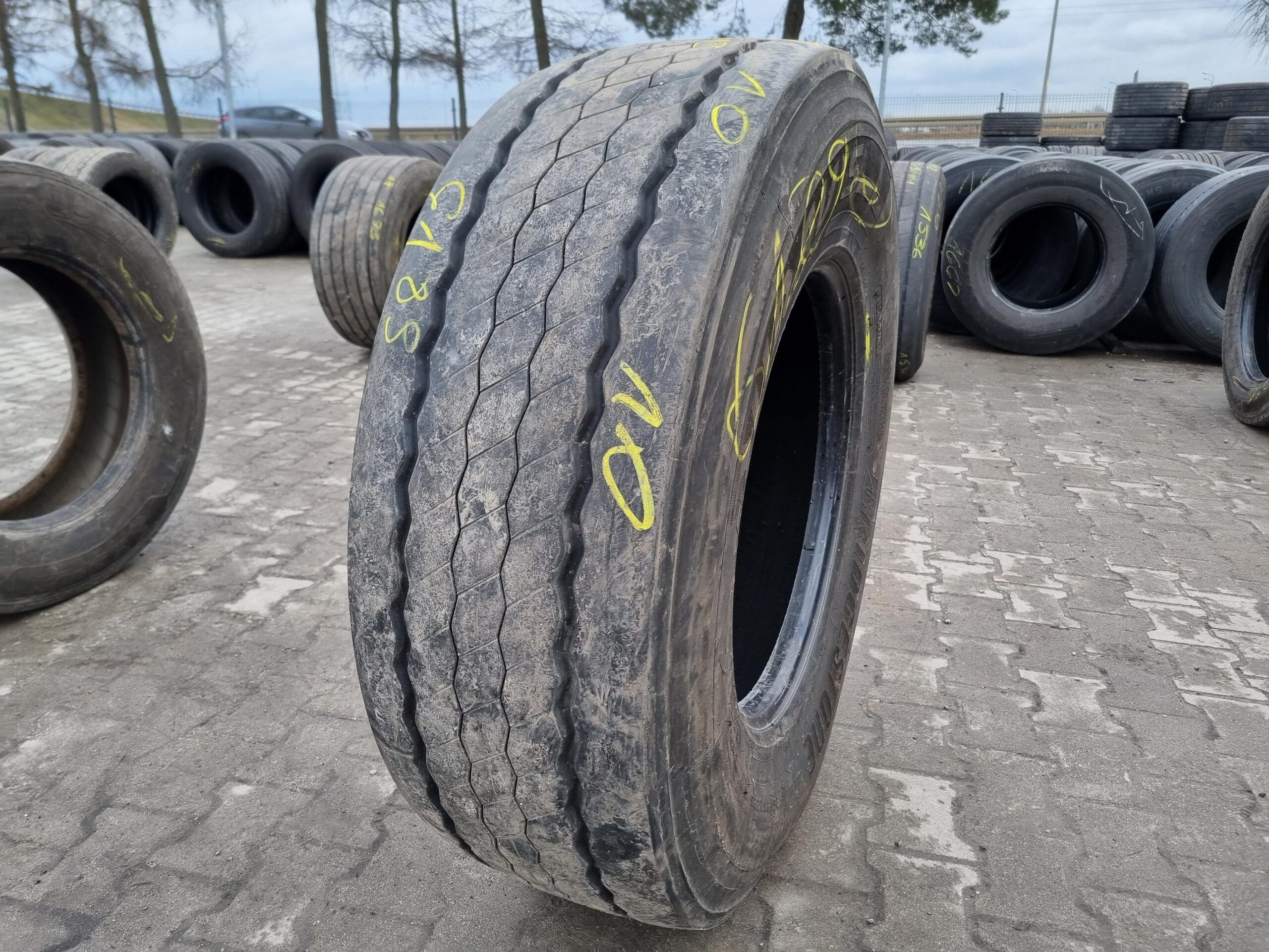Opona ciężarowa 385/65R22.5 BRIDGESTONE R-TRAILER 002 DURAVIS / 10-13mm Opona ciężarowa 385/65R22.5 BRIDGESTONE R-TRAILER 002 DURAVIS / 10-13mm