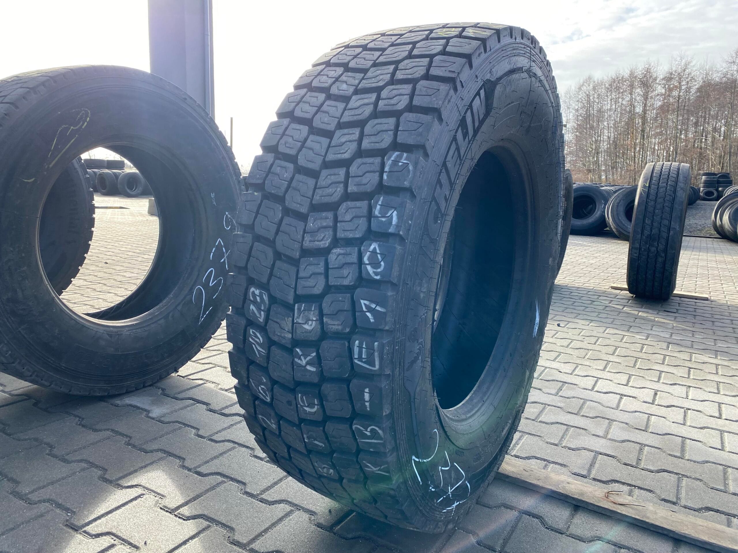 Opona ciężarowa 315/70R22.5 MICHELIN XMULTI D HD / 17-18mm Opona ciężarowa 315/70R22.5 MICHELIN XMULTI D HD / 17-18mm