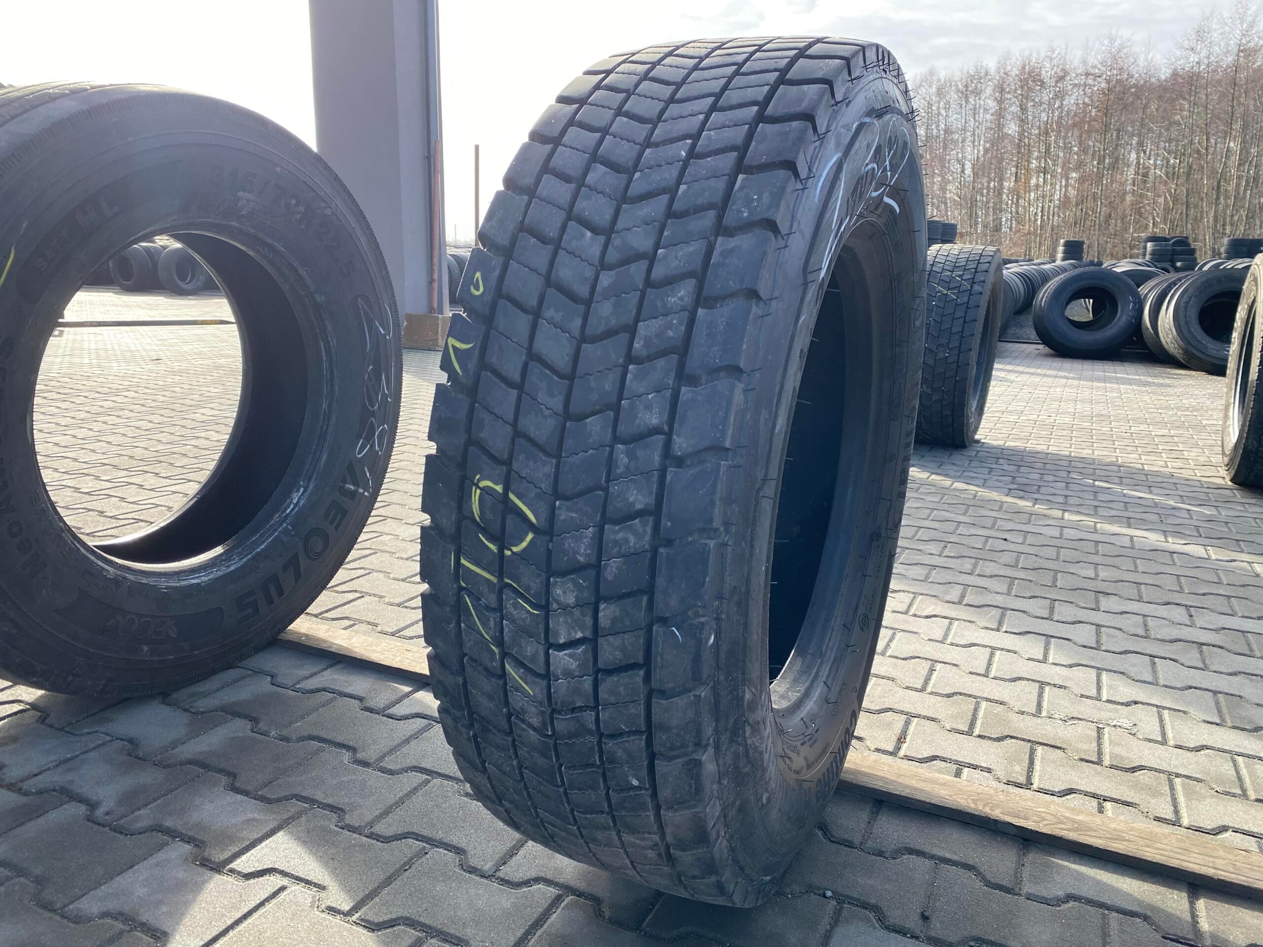 Opona ciężarowa 315/70R22.5 CONTINENTAL CONTI HYBRID HD3 / 16-17mm Opona ciężarowa 315/70R22.5 CONTINENTAL CONTI HYBRID HD3 / 16-17mm