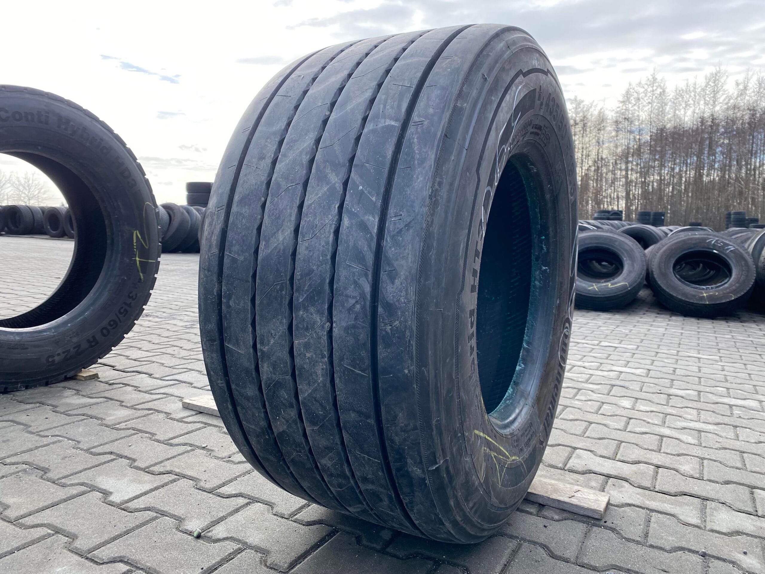 Opona ciężarowa 435/50R19.5 CONTINENTAL CONTI HYBRID HT3 / 12mm Opona ciężarowa 435/50R19.5 CONTINENTAL CONTI HYBRID HT3 / 12mm