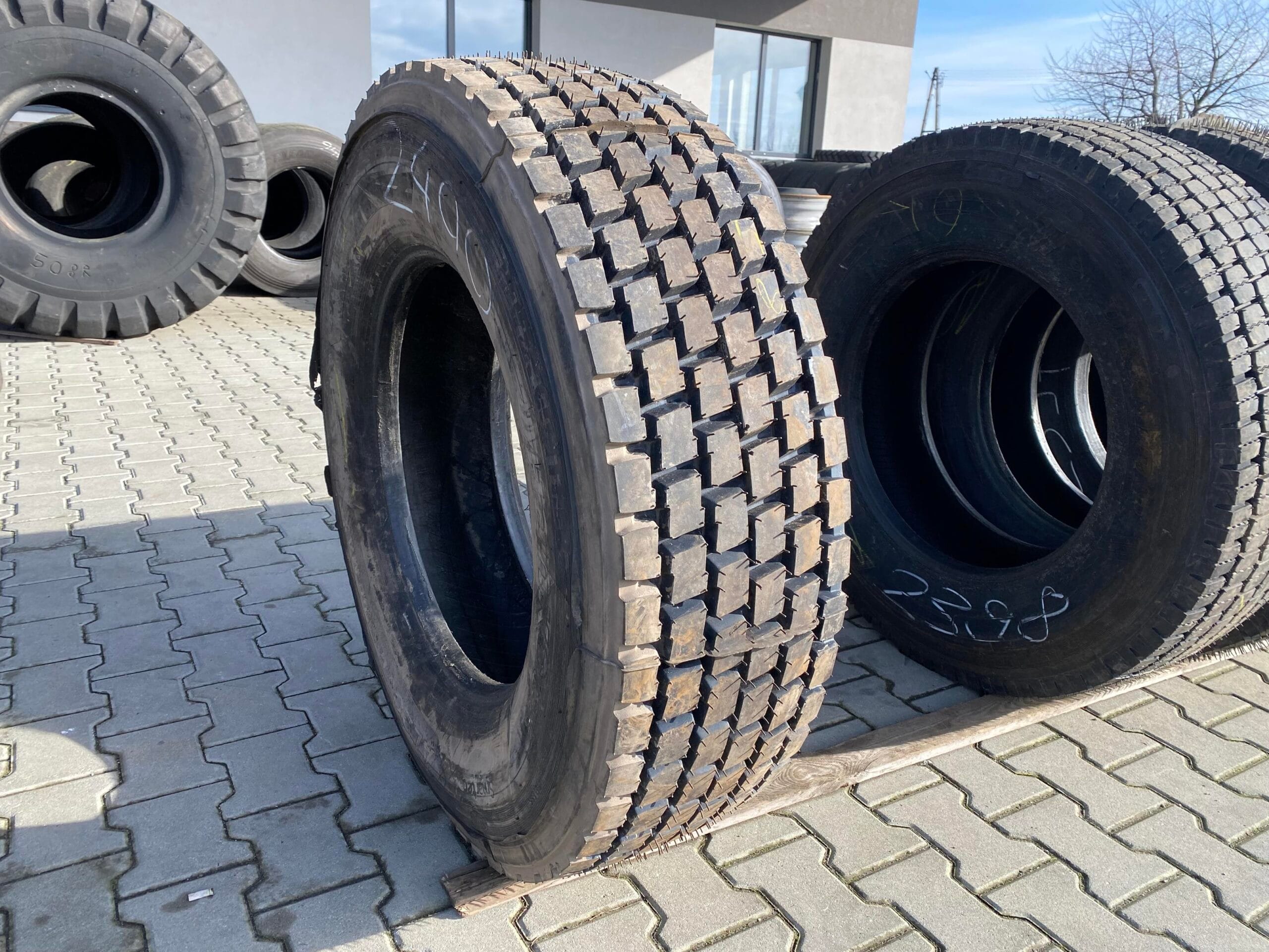 Opona ciężarowa 315/70R22.5 BIEŻNIKOWANA TYP MICHELIN XDE2 / 100% Bieżnika Opona ciężarowa 315/70R22.5 BIEŻNIKOWANA TYP MICHELIN XDE2 / 100% Bieżnika