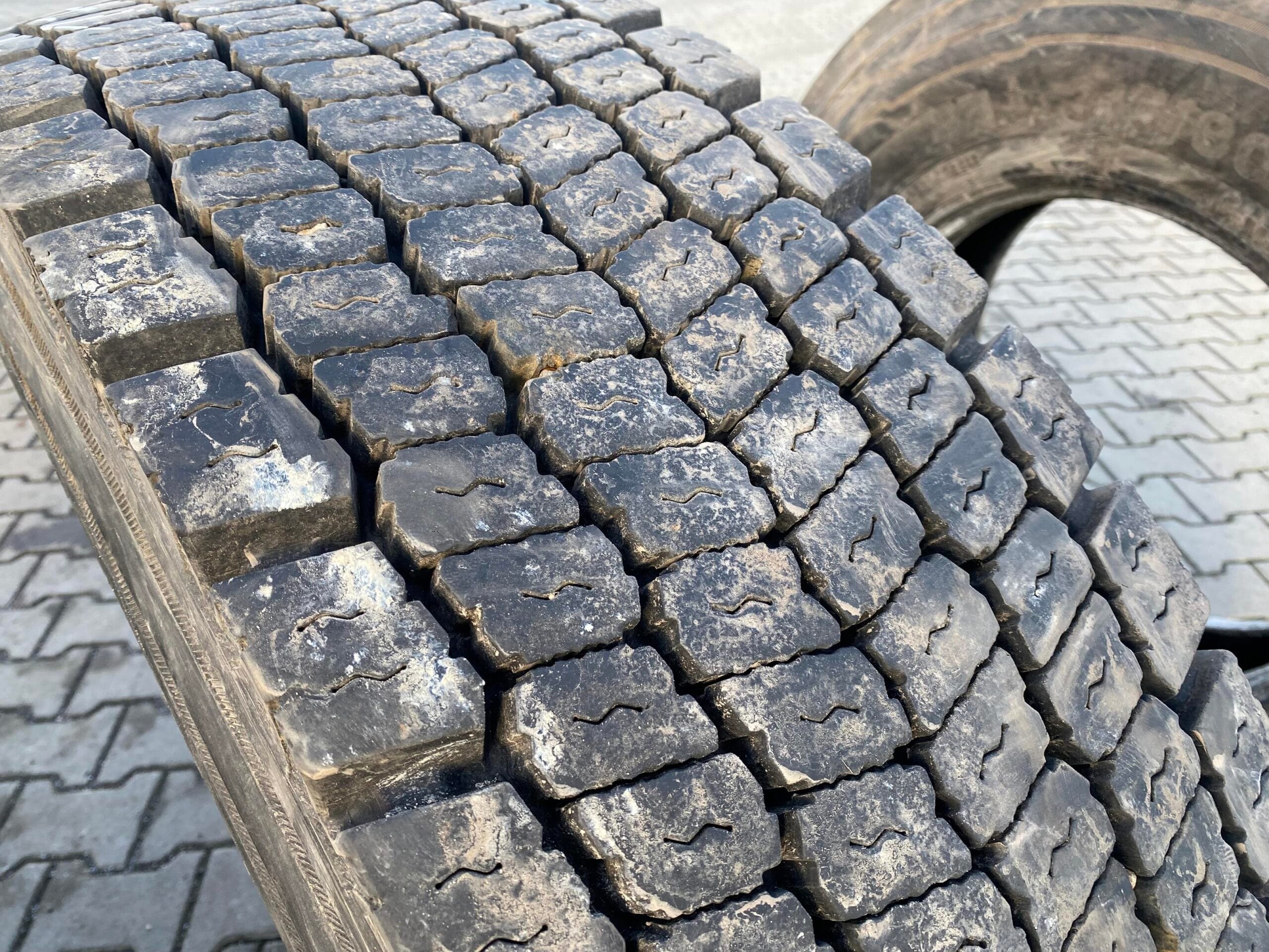 Opona ciężarowa 315/80R22.5 CONTINENTAL HDW2 SCANDINAVIA / 17-18mm Opona ciężarowa 315/80R22.5 CONTINENTAL HDW2 SCANDINAVIA / 17-18mm