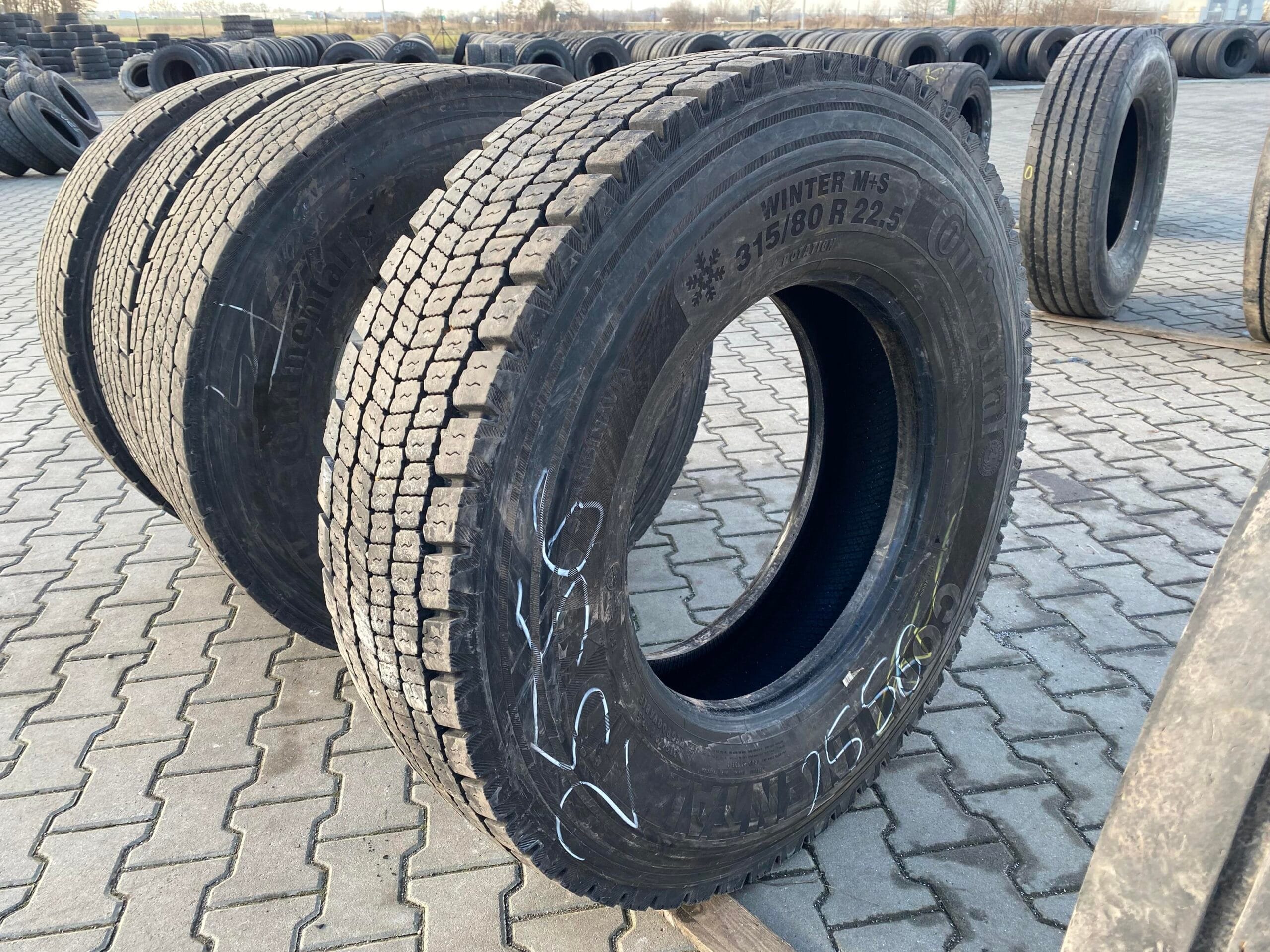 Opona ciężarowa 315/80R22.5 CONTINENTAL HDW2 SCANDINAVIA / 17-18mm Opona ciężarowa 315/80R22.5 CONTINENTAL HDW2 SCANDINAVIA / 17-18mm