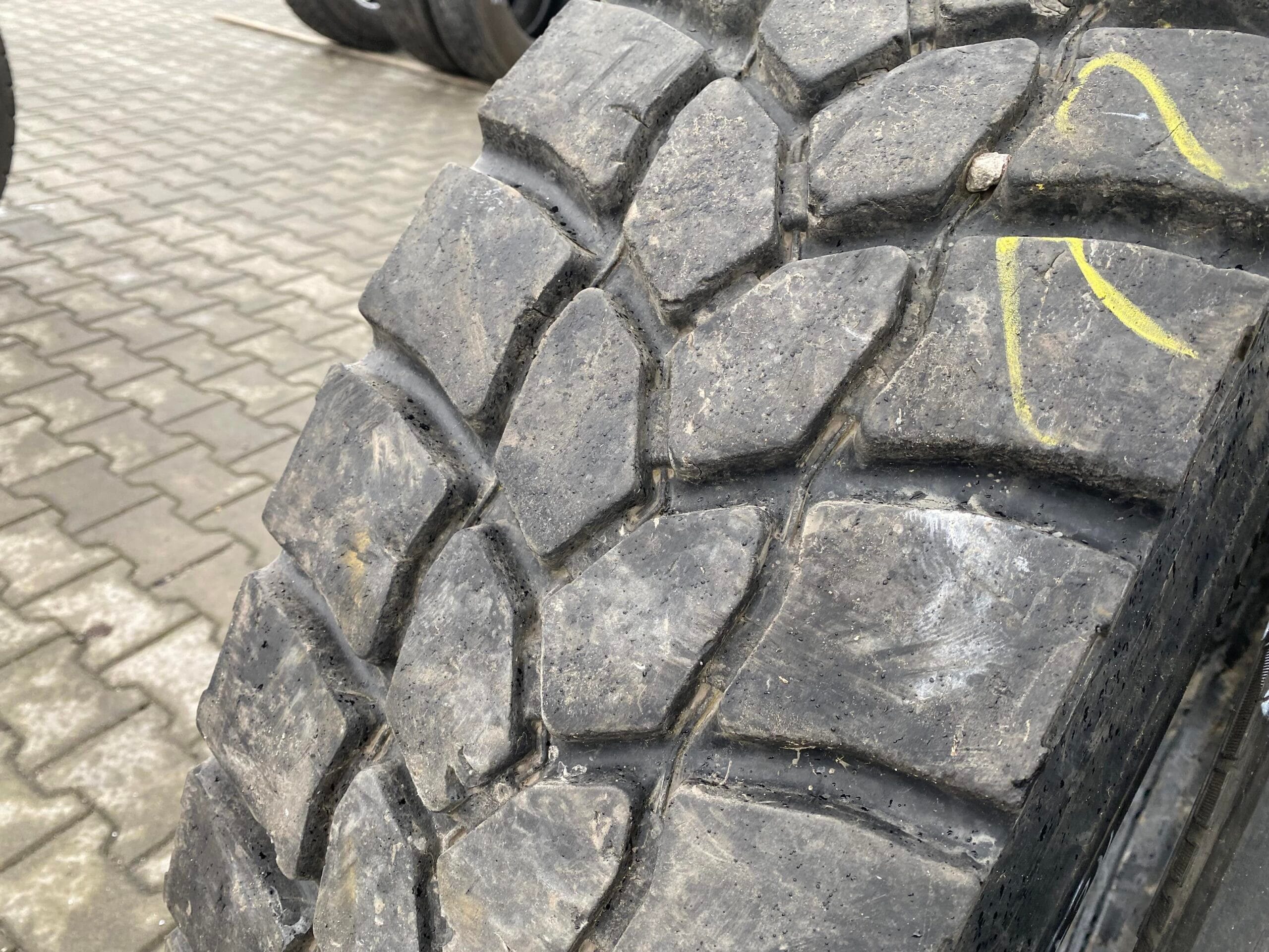 Opona ciężarowa 315/70R22.5 BIEŻNIKOWANA TYP MICHELIN XDY3 / 15mm Opona ciężarowa 315/70R22.5 BIEŻNIKOWANA TYP MICHELIN XDY3 / 15mm