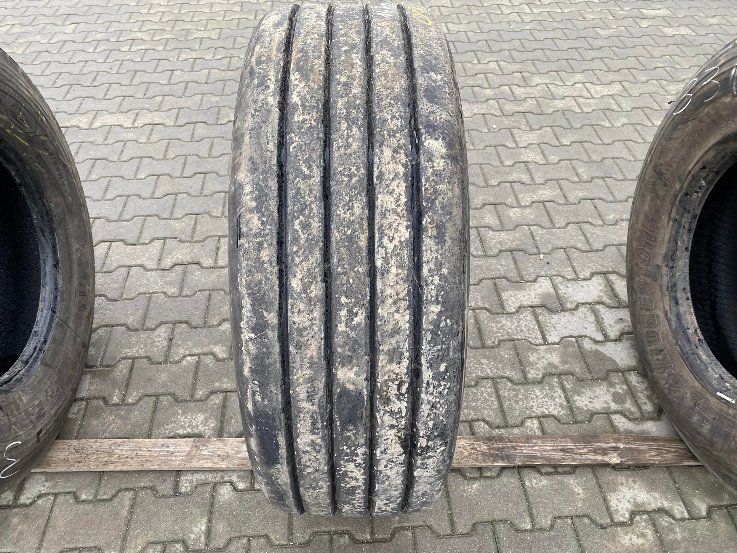 Opona ciężarowa 385/65R22.5 BIEŻNIKOWANA TYP NEXT TREAD NT KMAX T / 14mm Opona ciężarowa 385/65R22.5 BIEŻNIKOWANA TYP NEXT TREAD NT KMAX T / 14mm