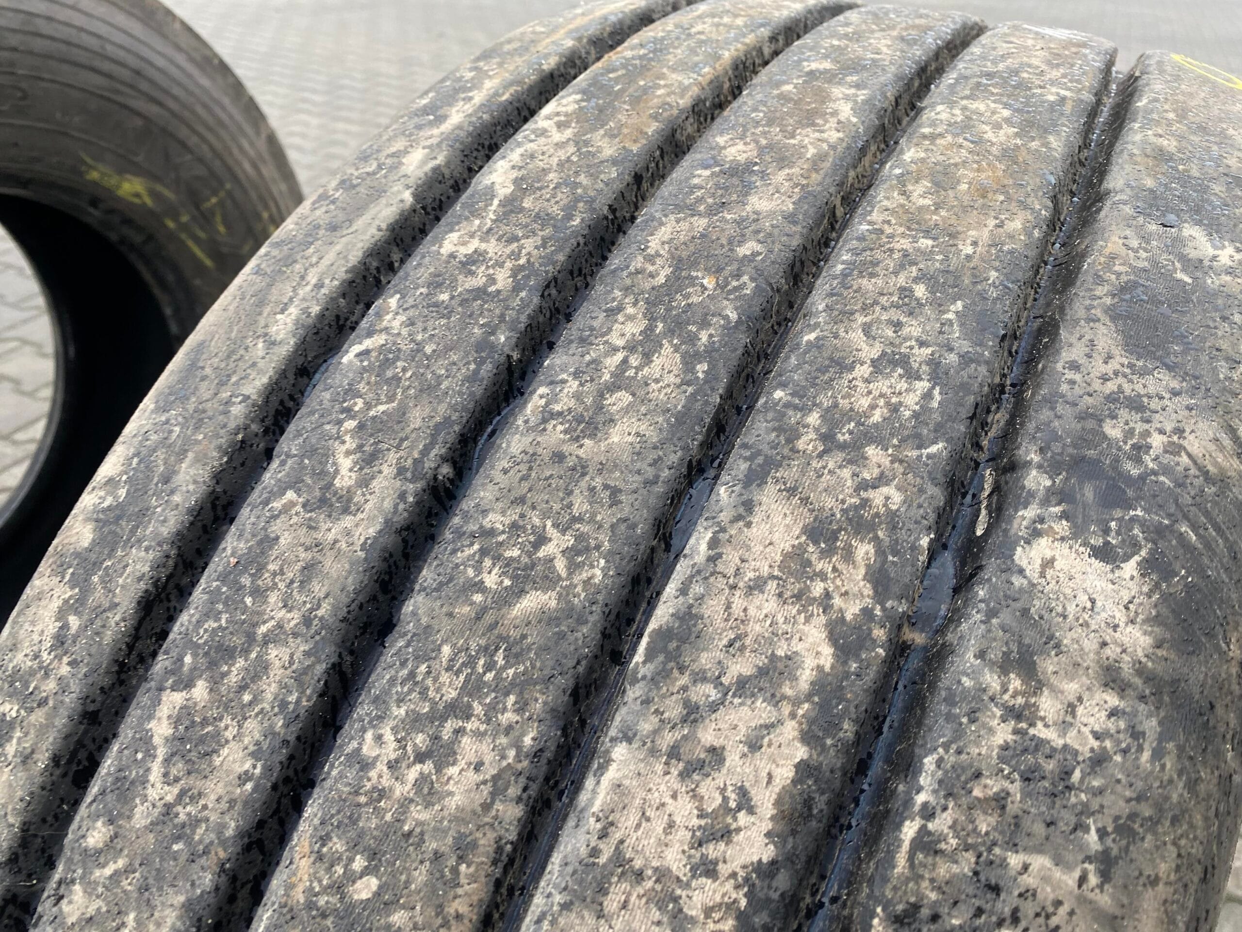 Opona ciężarowa 385/65R22.5 BIEŻNIKOWANA TYP NEXT TREAD NT KMAX T / 14mm Opona ciężarowa 385/65R22.5 BIEŻNIKOWANA TYP NEXT TREAD NT KMAX T / 14mm