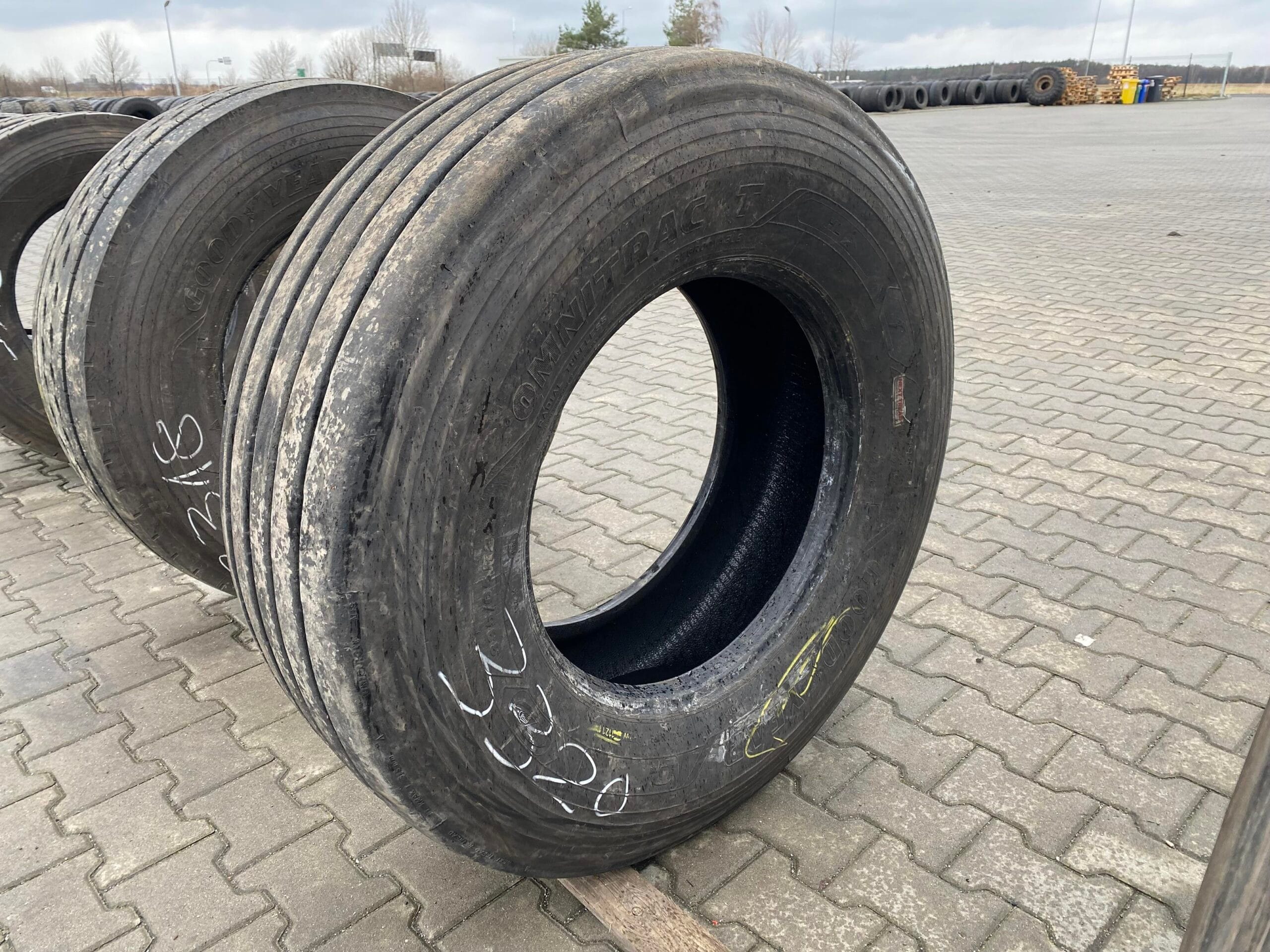 Opona ciężarowa 385/65R22.5 BIEŻNIKOWANA TYP NEXT TREAD NT KMAX T / 14mm Opona ciężarowa 385/65R22.5 BIEŻNIKOWANA TYP NEXT TREAD NT KMAX T / 14mm