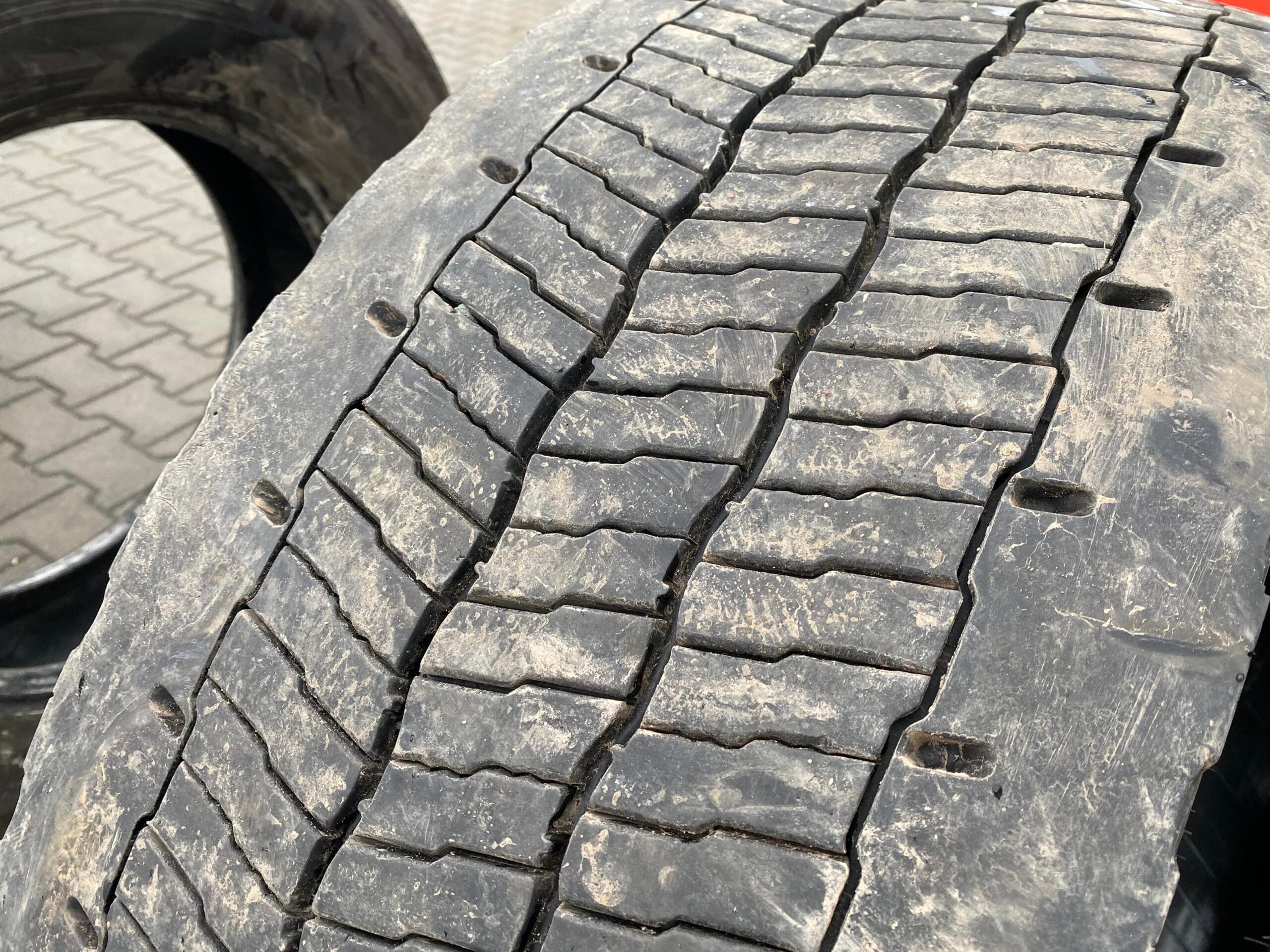 Opony ciężarowe 315/70R22.5 MICHELIN X MULTI D / 10-12mm Opony ciężarowe 315/70R22.5 MICHELIN X MULTI D / 10-12mm