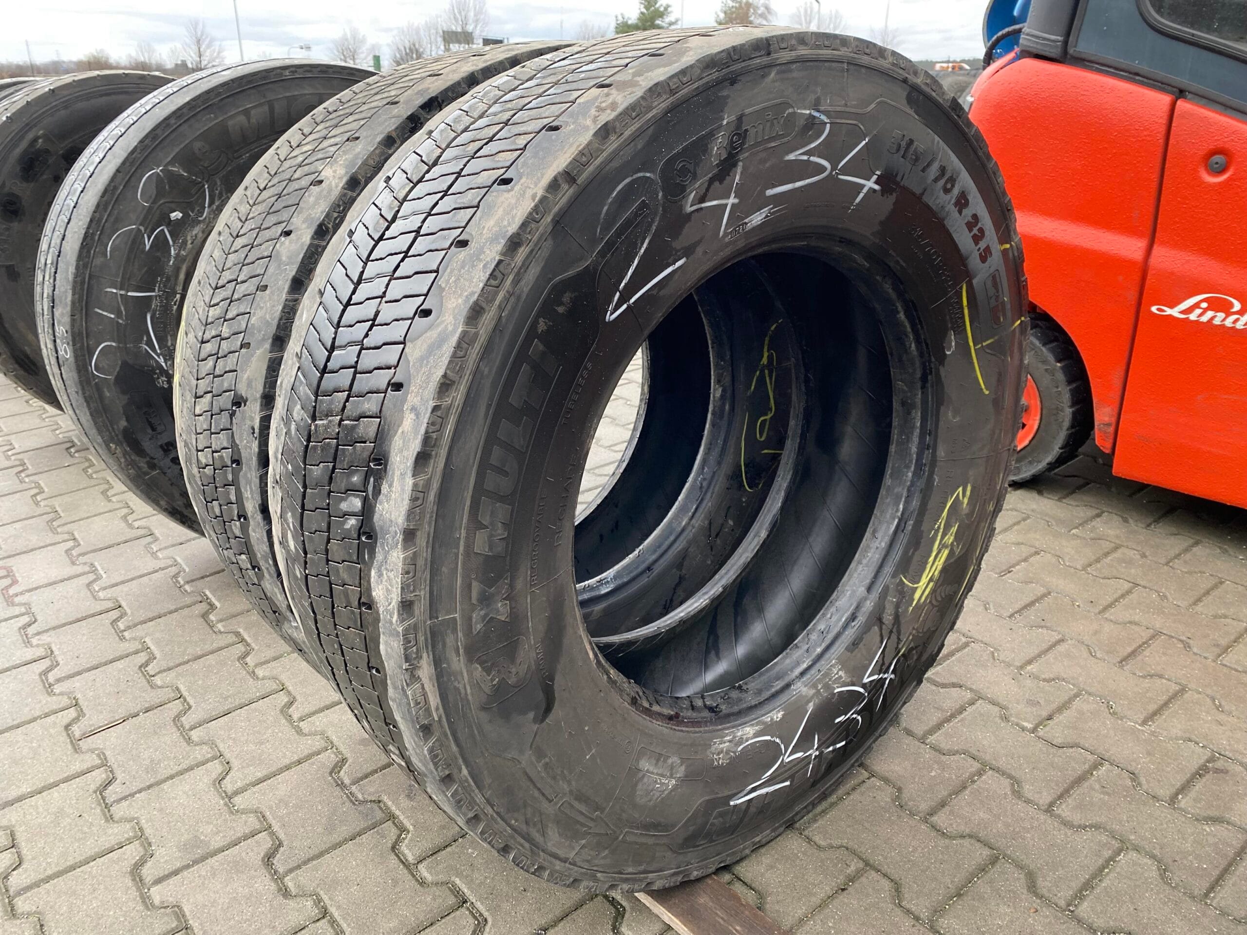 Opony ciężarowe 315/70R22.5 MICHELIN X MULTI D / 10-12mm Opony ciężarowe 315/70R22.5 MICHELIN X MULTI D / 10-12mm