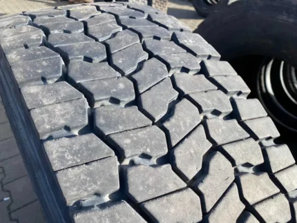 Opona ciężarowa 315/70R22.5 BIEŻNIKOWANA TYP BANDAG BDR-HG / 15mm