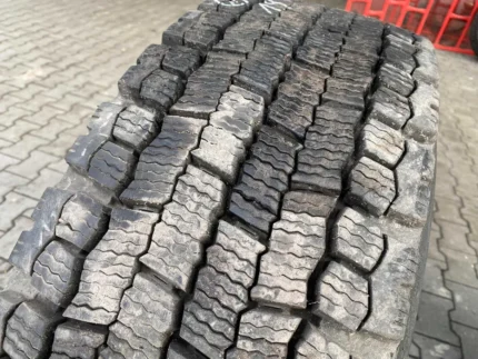 Opona ciężarowa 315/70R22.5  RECAMIC XDW ICE GRIP / 19mm ( MICHELIN )