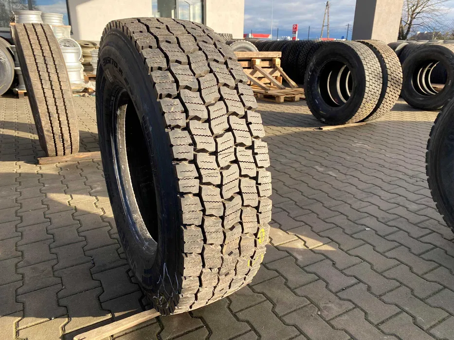 Opona ciężarowa 315/70R22.5 BIEŻNIKOWANA TYP BANDAG BDR-HG / 22mm Opona ciężarowa 315/70R22.5 BIEŻNIKOWANA TYP BANDAG BDR-HG / 22mm