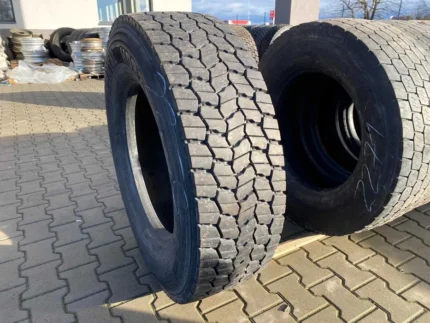  Opona ciężarowa 315/70R22.5 BIEŻNIKOWANA TYP BANDAG BDR-HG / 15mm