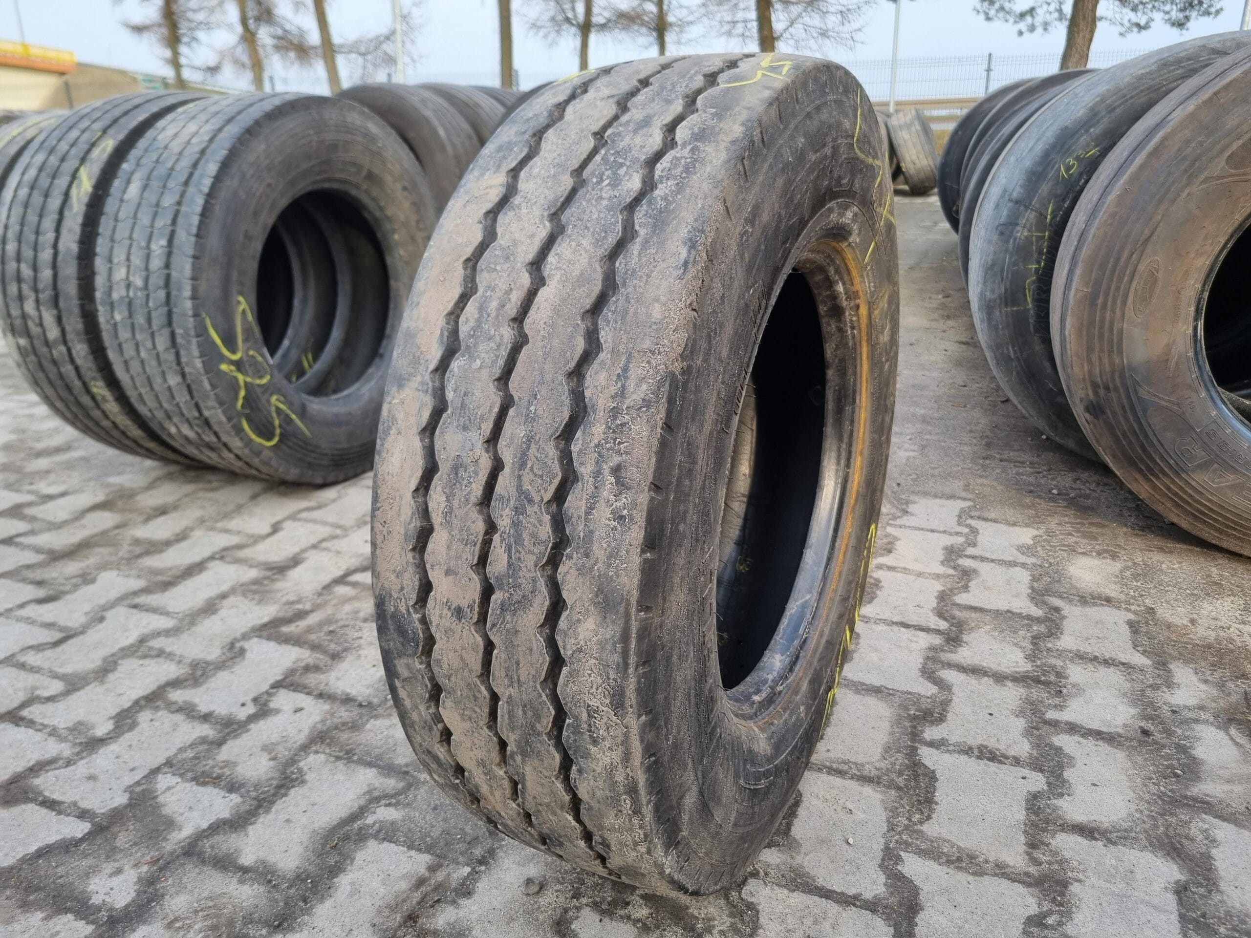 Opona ciężarowa 245/70R17.5 PIRELLI ST:01 / 9-10mm Opona ciężarowa 245/70R17.5 PIRELLI ST:01 / 9-10mm
