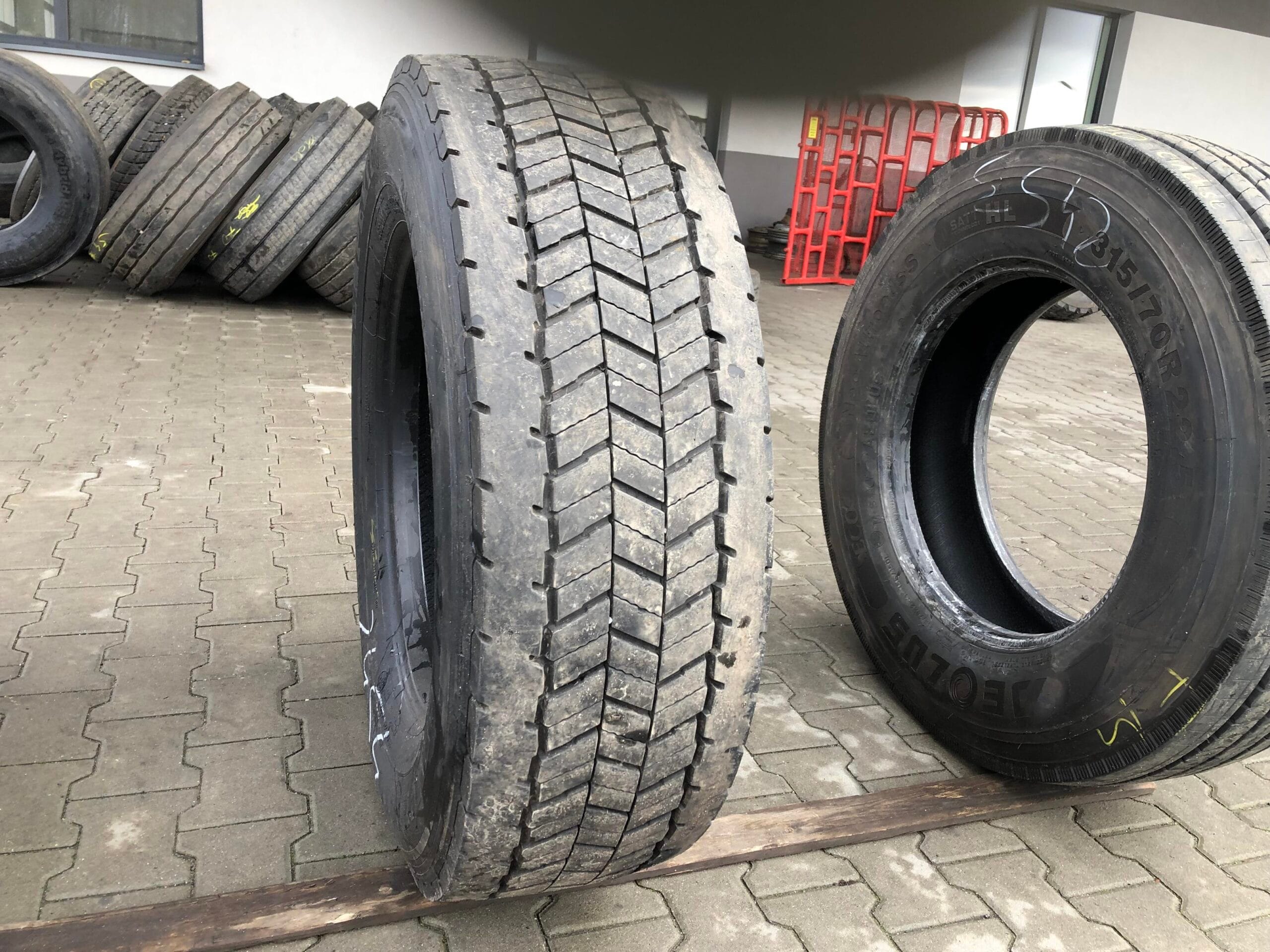 Opona ciężarowa 315/70R22.5 SEMPERIT RUNNER D2 / 10-11mm Opona ciężarowa 315/70R22.5 SEMPERIT RUNNER D2 / 10-11mm