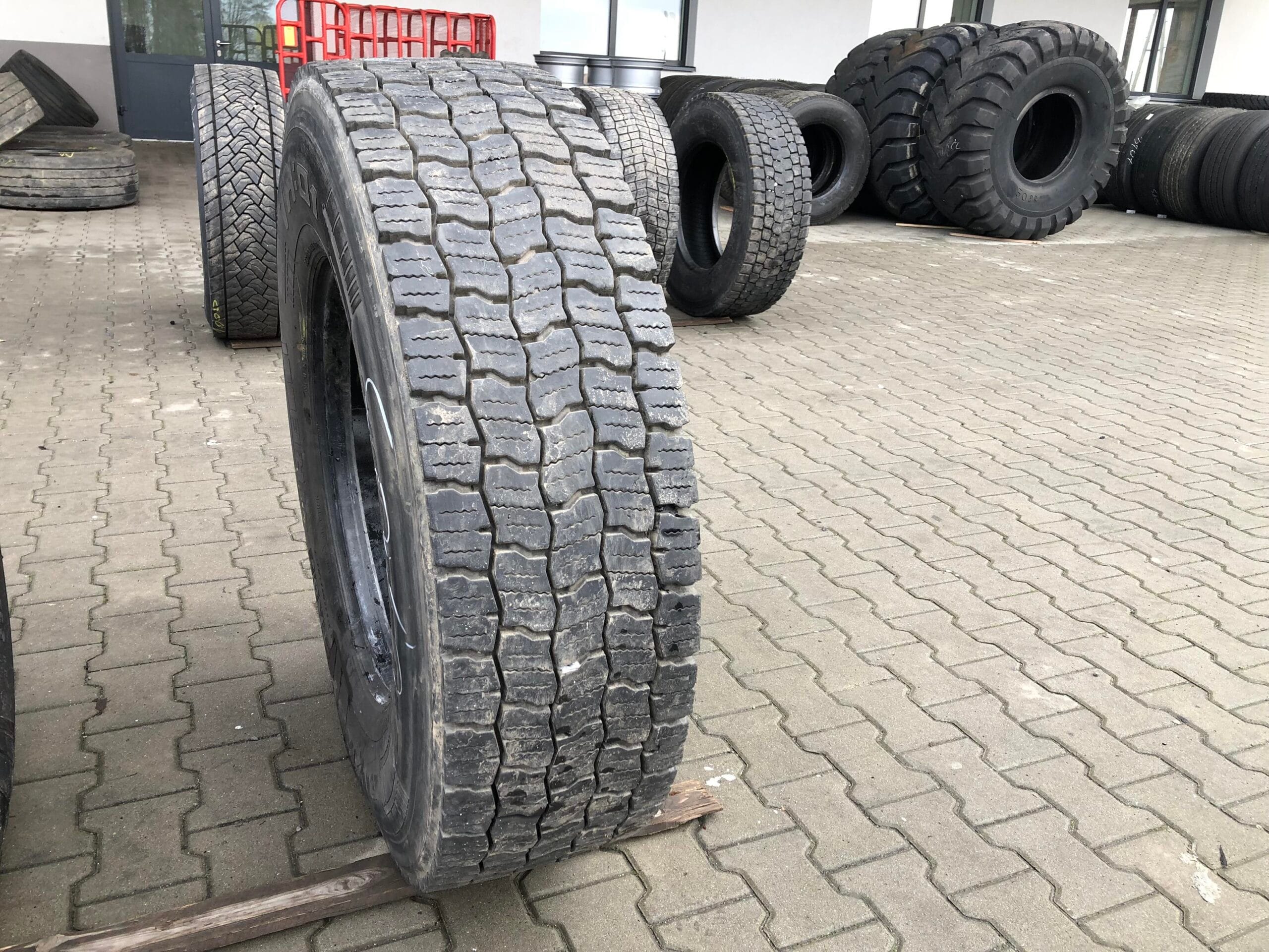 Opona ciężarowa 315/70R22.5 BIEŻNIKOWANE TYP BANDAG BDR HT4 / 13-15mm Opona ciężarowa 315/70R22.5 BIEŻNIKOWANE TYP BANDAG BDR HT4 / 13-15mm