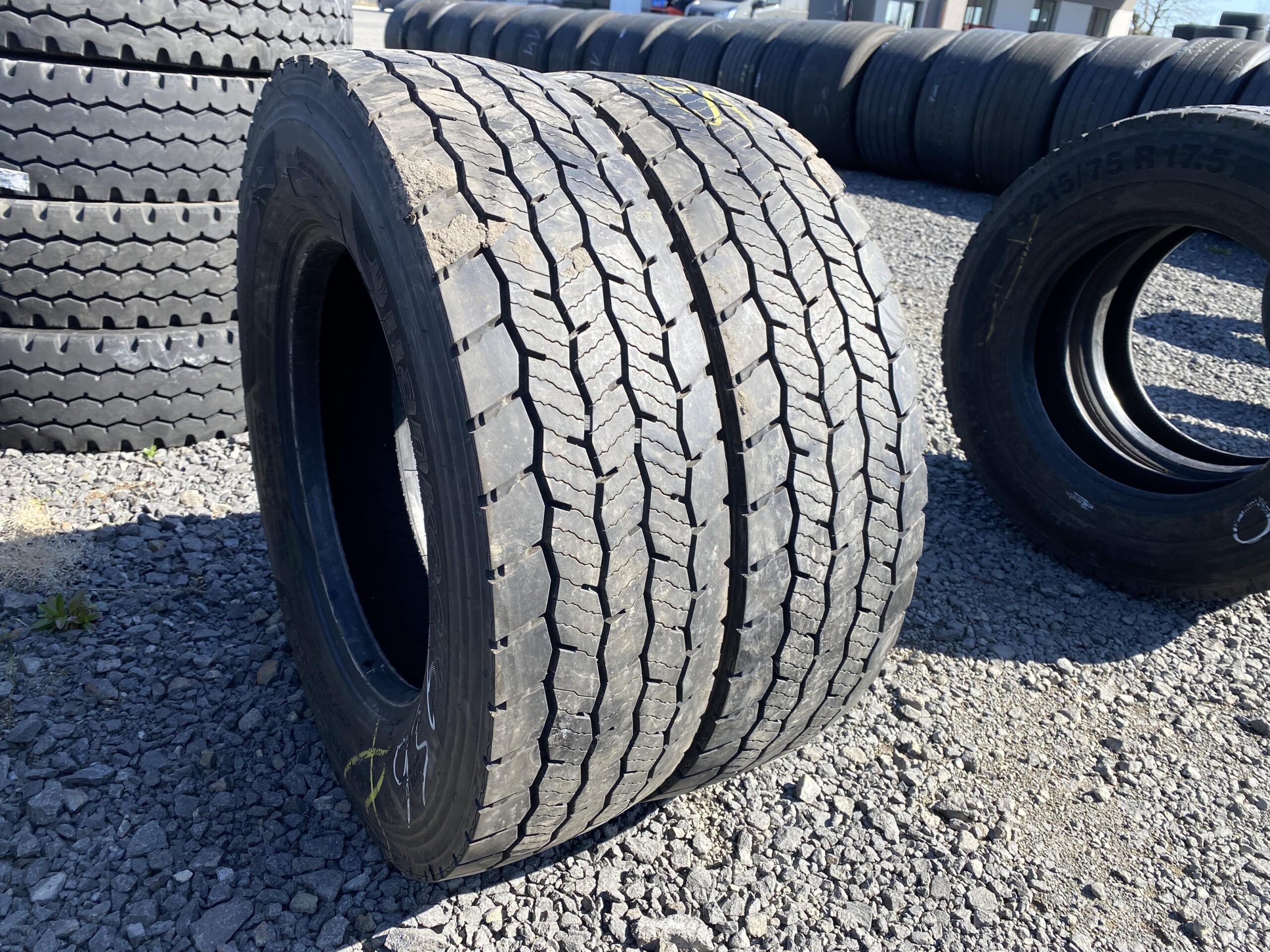 Opony ciężarowe 215/75R17.5 HANKOOK SMART FLEX DH35 / 9-10mm Opony ciężarowe 215/75R17.5 HANKOOK SMART FLEX DH35 / 9-10mm