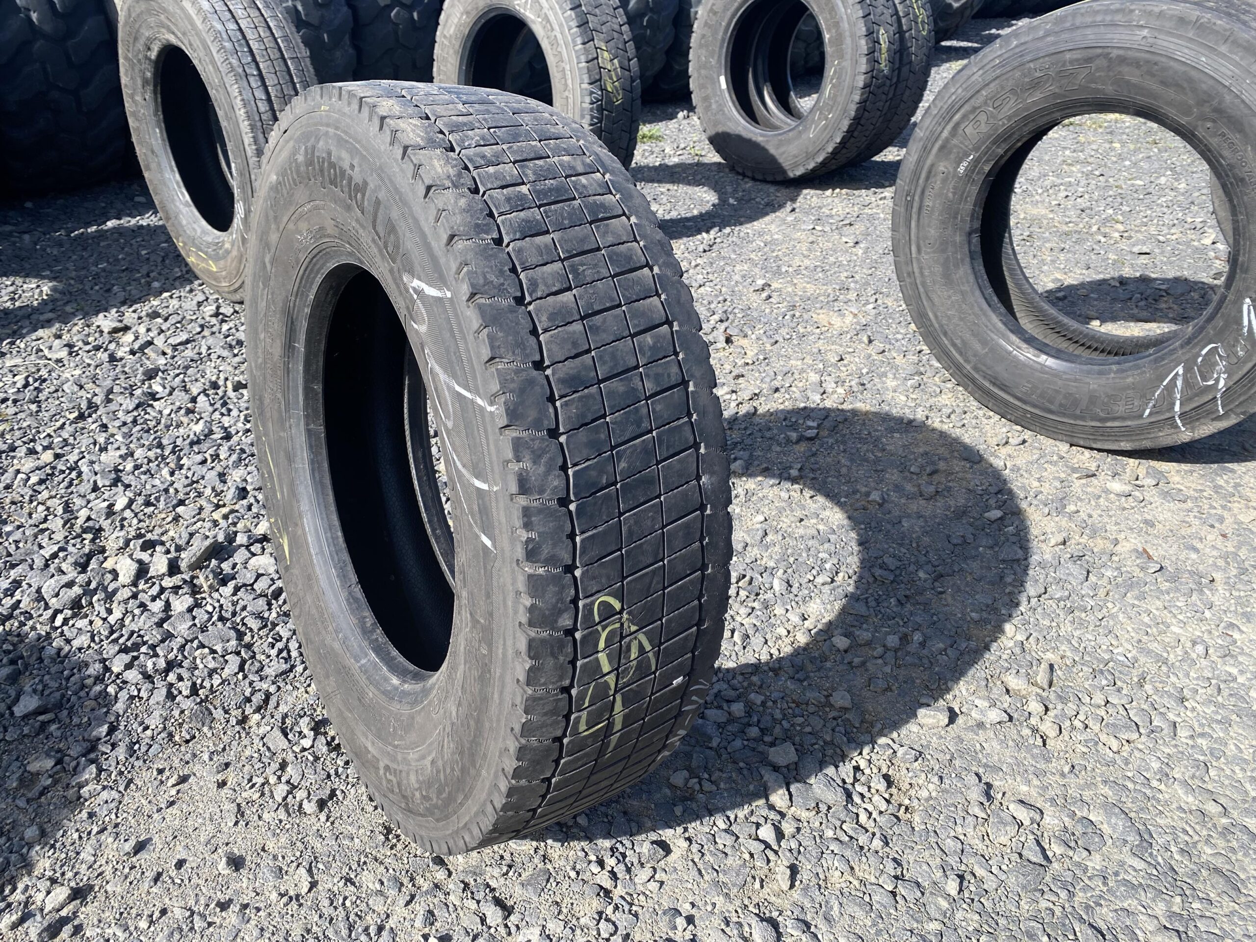 Opona ciężarowa 225/75R17.5 CONTINENTAL CONTI HYBRID LD3 / 10-11mm Opona ciężarowa 225/75R17.5 CONTINENTAL CONTI HYBRID LD3 / 10-11mm