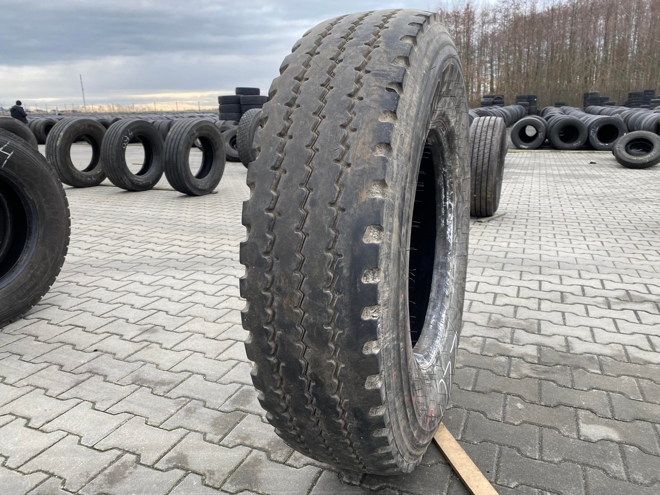 Opona ciężarowa 13R22.5 PIRELLI FG88 / 8-11mm Opona ciężarowa 13R22.5 PIRELLI FG88 / 8-11mm