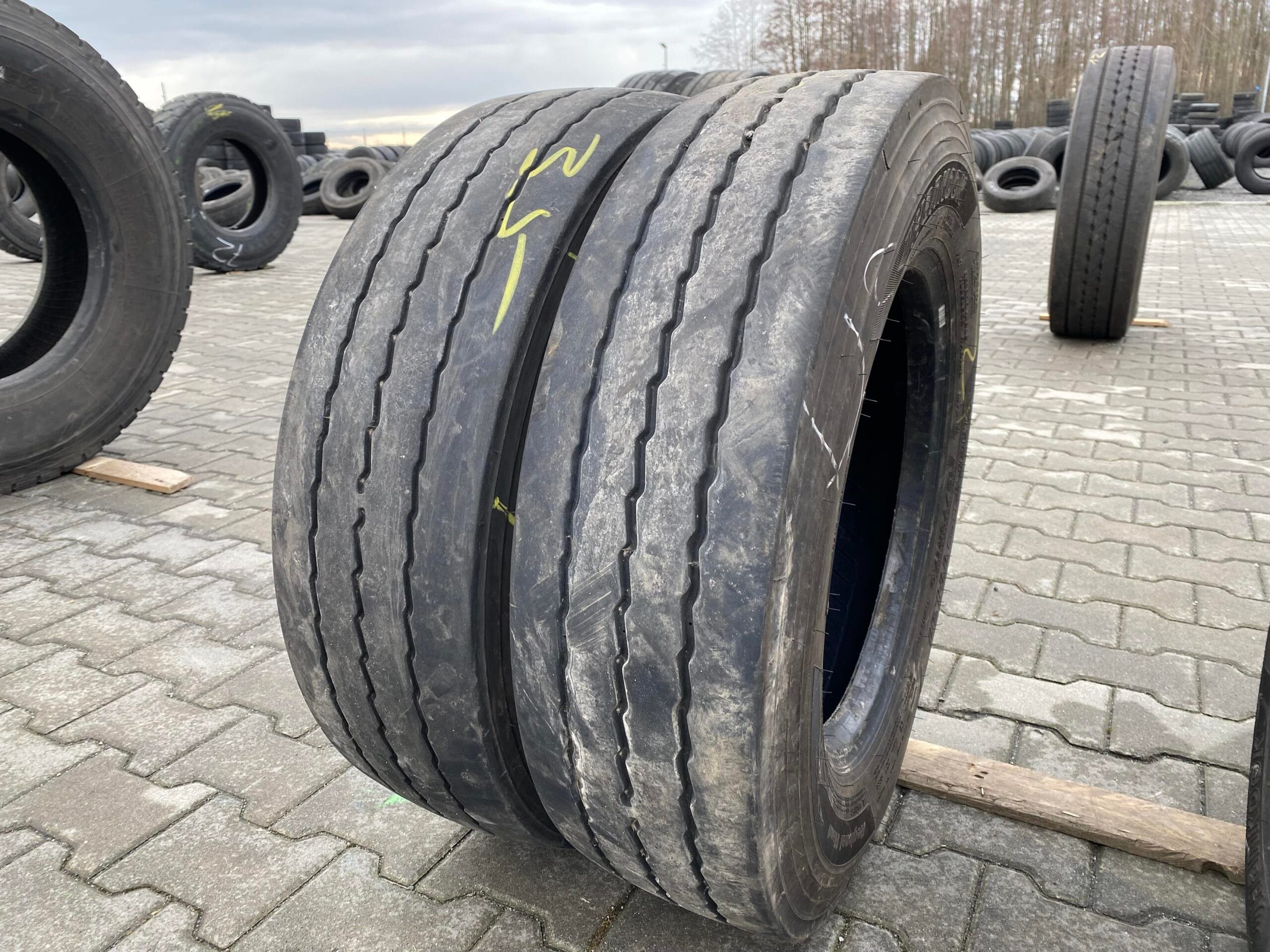 Opony ciężarowe 215/75R17.5 HANKOOK SMART FLEX TH31 / 6-8mm Opony ciężarowe 215/75R17.5 HANKOOK SMART FLEX TH31 / 6-8mm