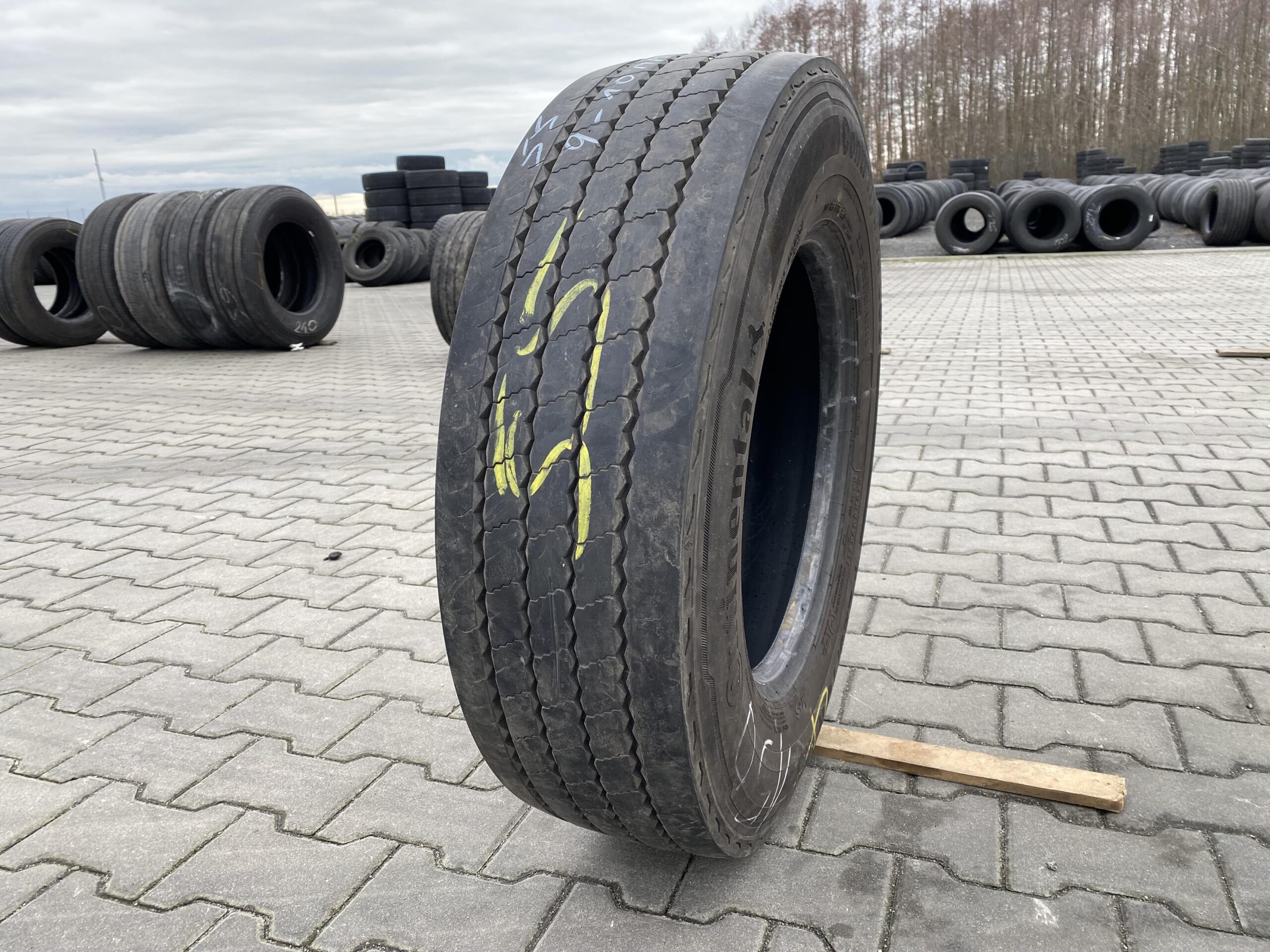 Opona ciężarowa 225/75R17.5 CONTINENTAL CONTI HYBRID LS3 / 9-10mm Opona ciężarowa 225/75R17.5 CONTINENTAL CONTI HYBRID LS3 / 9-10mm