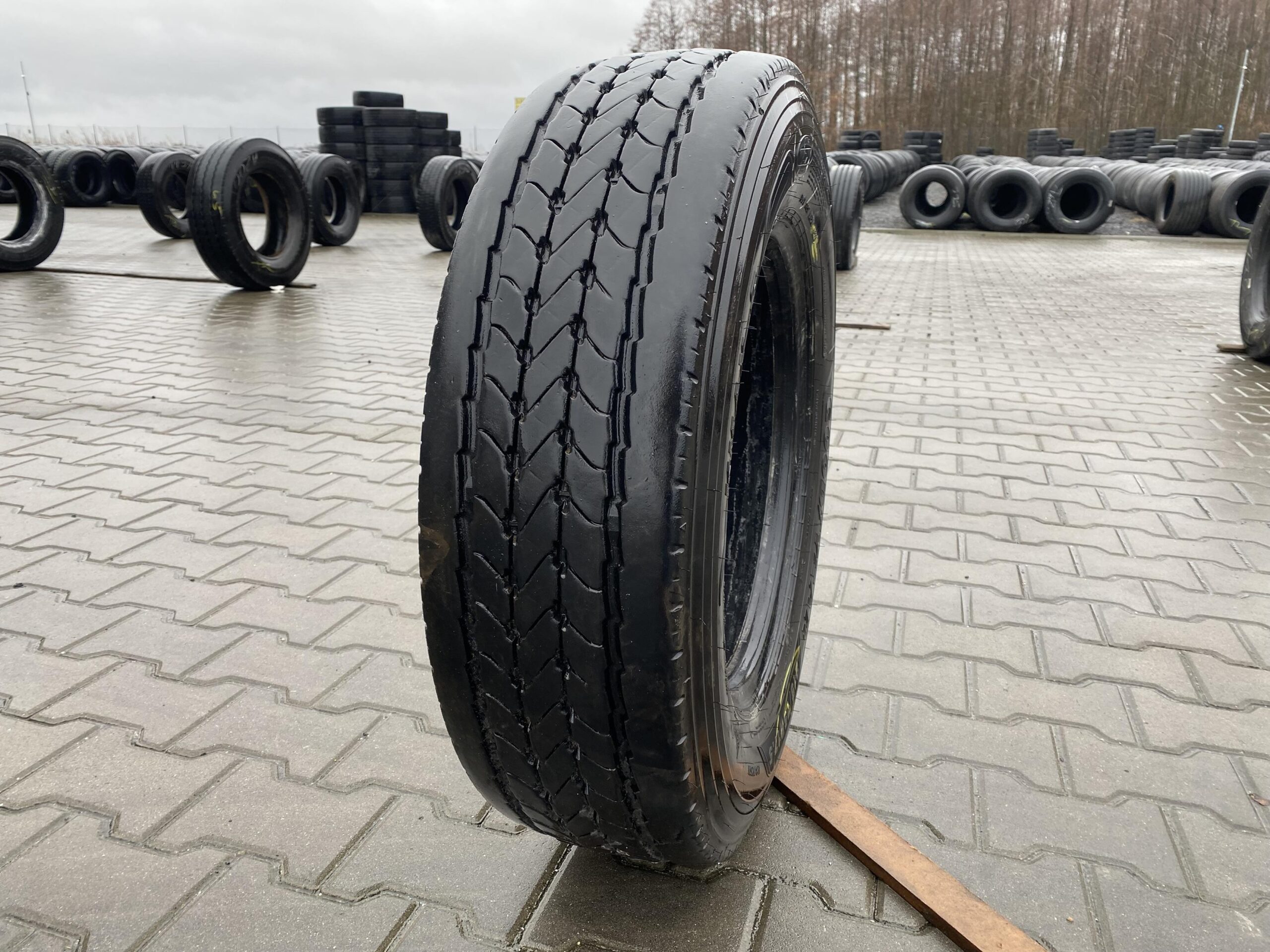 Opona ciężarowa 215/75R17.5 GOODYEAR KMAX S / 7-8mm Opona ciężarowa 215/75R17.5 GOODYEAR KMAX S / 7-8mm