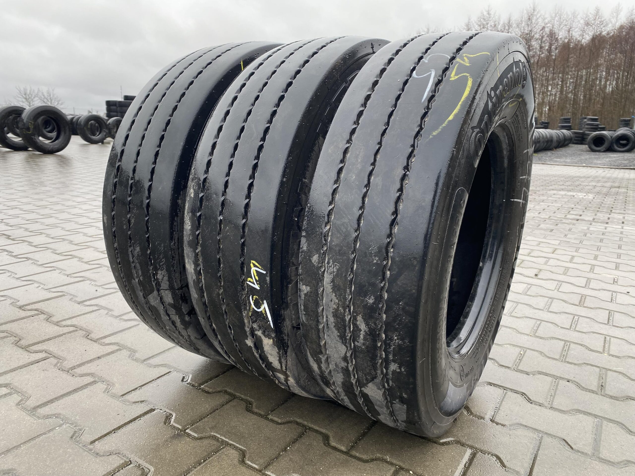 Opony ciężarowe 215/75R17.5 CONTINENTAL HTR2 / 7-9mm Opony ciężarowe 215/75R17.5 CONTINENTAL HTR2 / 7-9mm
