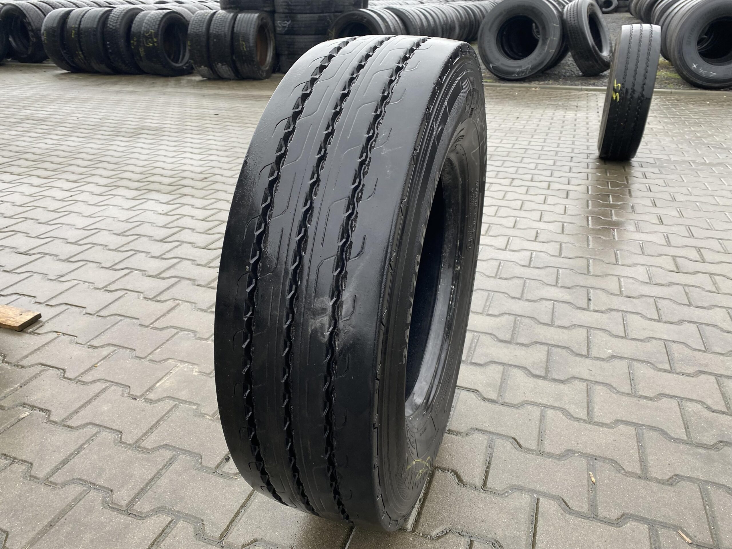 Opona ciężarowa 245/70R17.5 SEMPERIT RUNNER T2 / 10mm Opona ciężarowa 245/70R17.5 SEMPERIT RUNNER T2 / 10mm