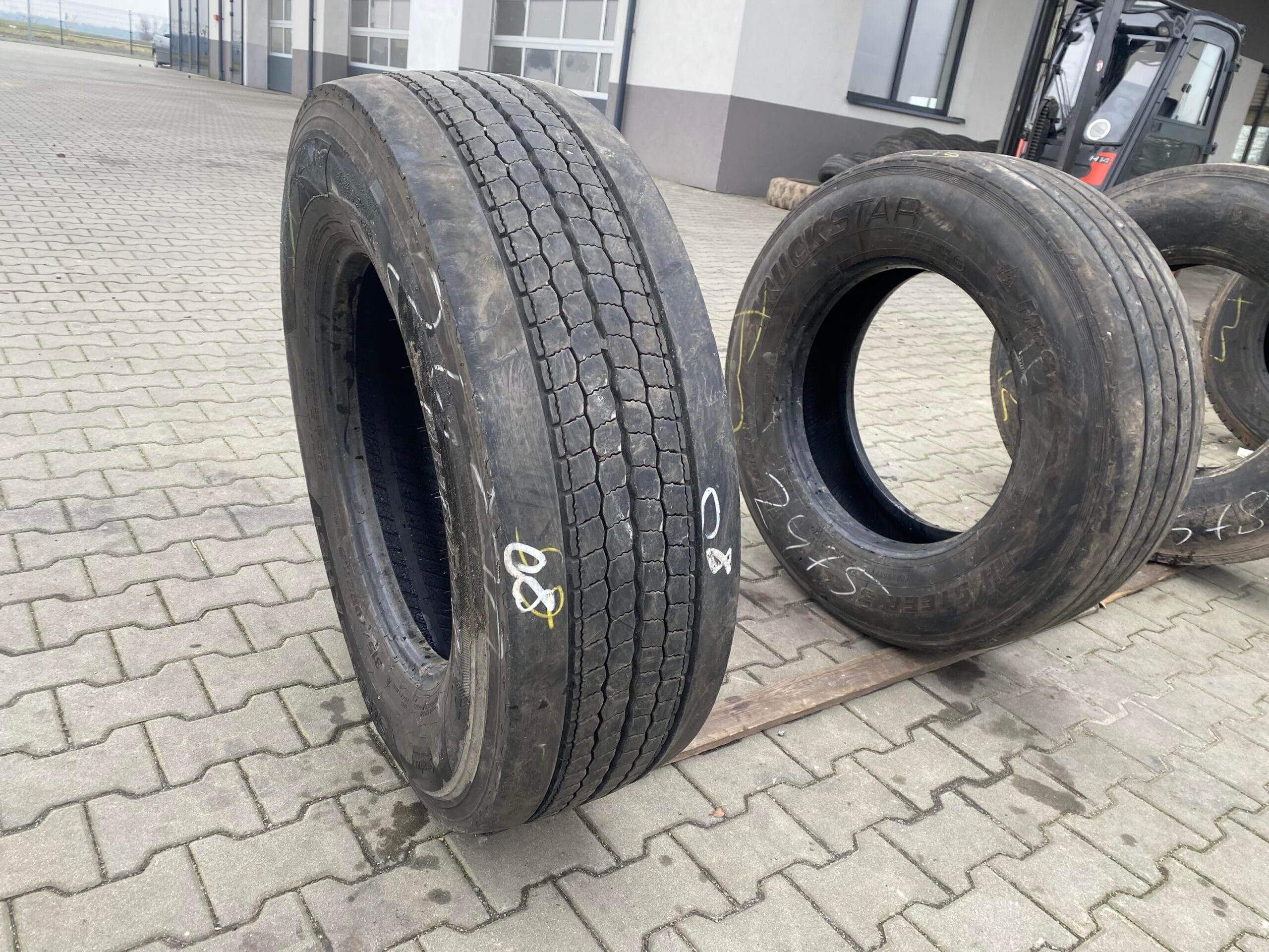 Opona ciężarowa 315/70R22.5 HANKOOK SMART FLEX AH51 / 9-10mm Opona ciężarowa 315/70R22.5 HANKOOK SMART FLEX AH51 / 9-10mm