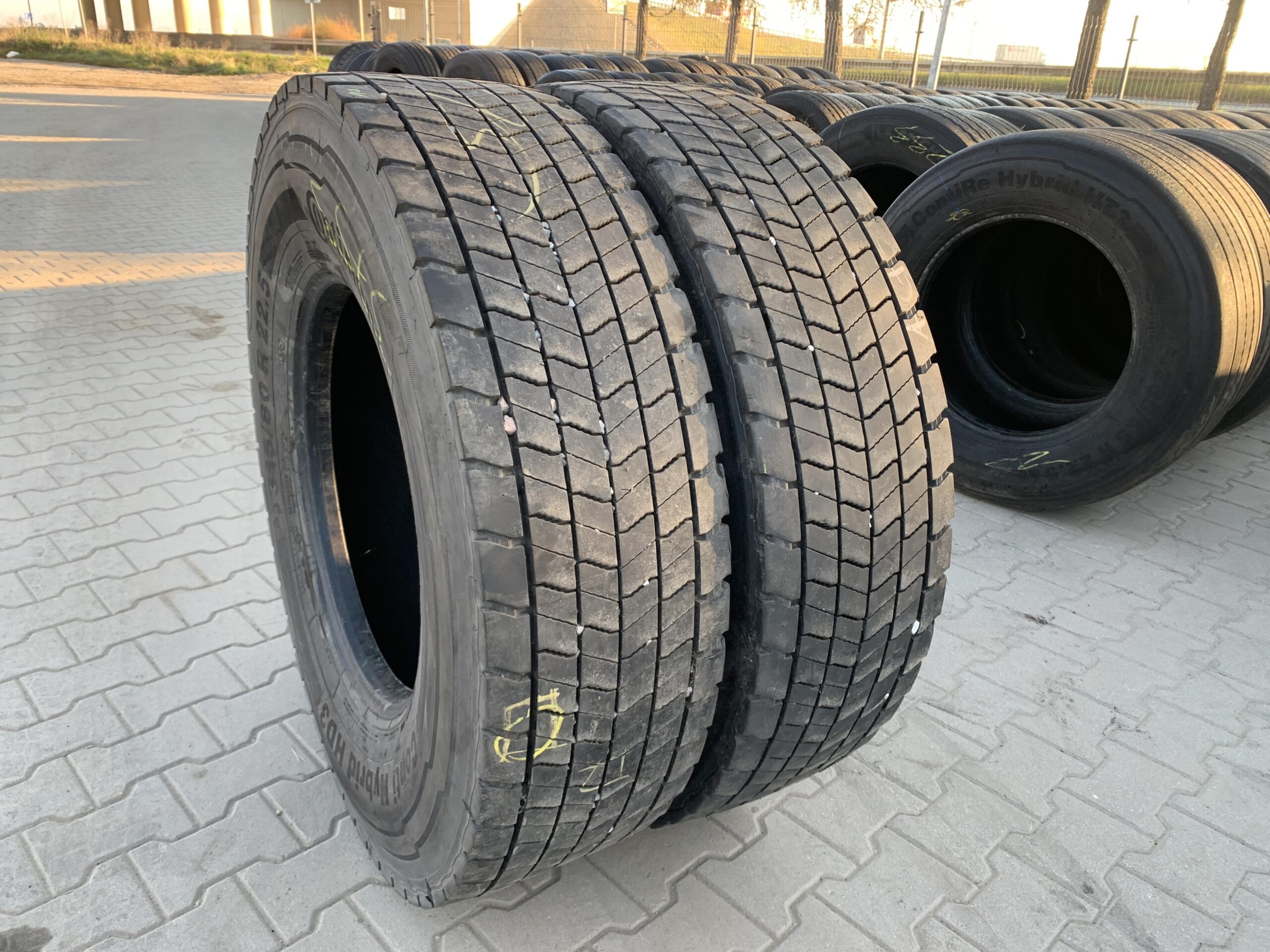 315/80R22.5 CONTINENTAL CONTI HYBRID HD3 / 10-12mm CONTINENTAL CONTI HYBRID HD