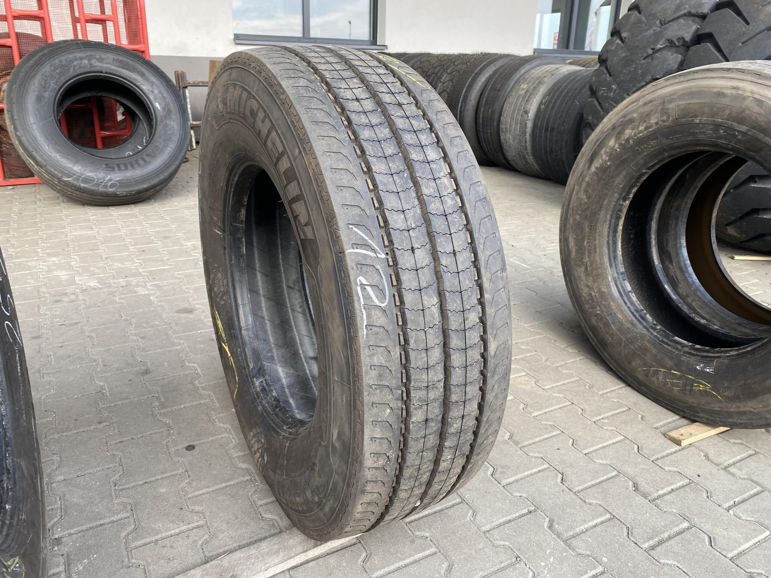 Opona ciężarowa 315/70R22.5 MICHELIN XMULTI ENERGY Z / 13-14mm Opona ciężarowa 315/70R22.5 MICHELIN XMULTI ENERGY Z / 13-14mm