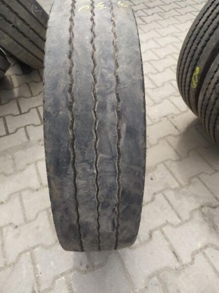  Opona ciężarowa 215/75R17.5 KUMHO KRT03 / 7-8mm