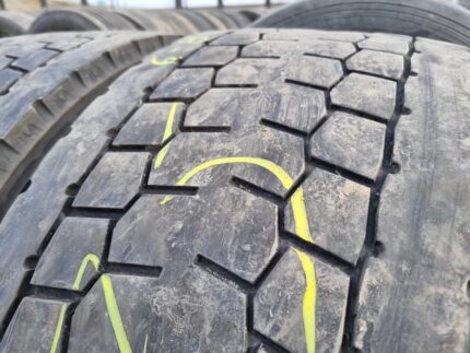 Opony ciężarowe 295/60R22.5  BRIDGESTONE R-DRIVE 001 / 8-9mm