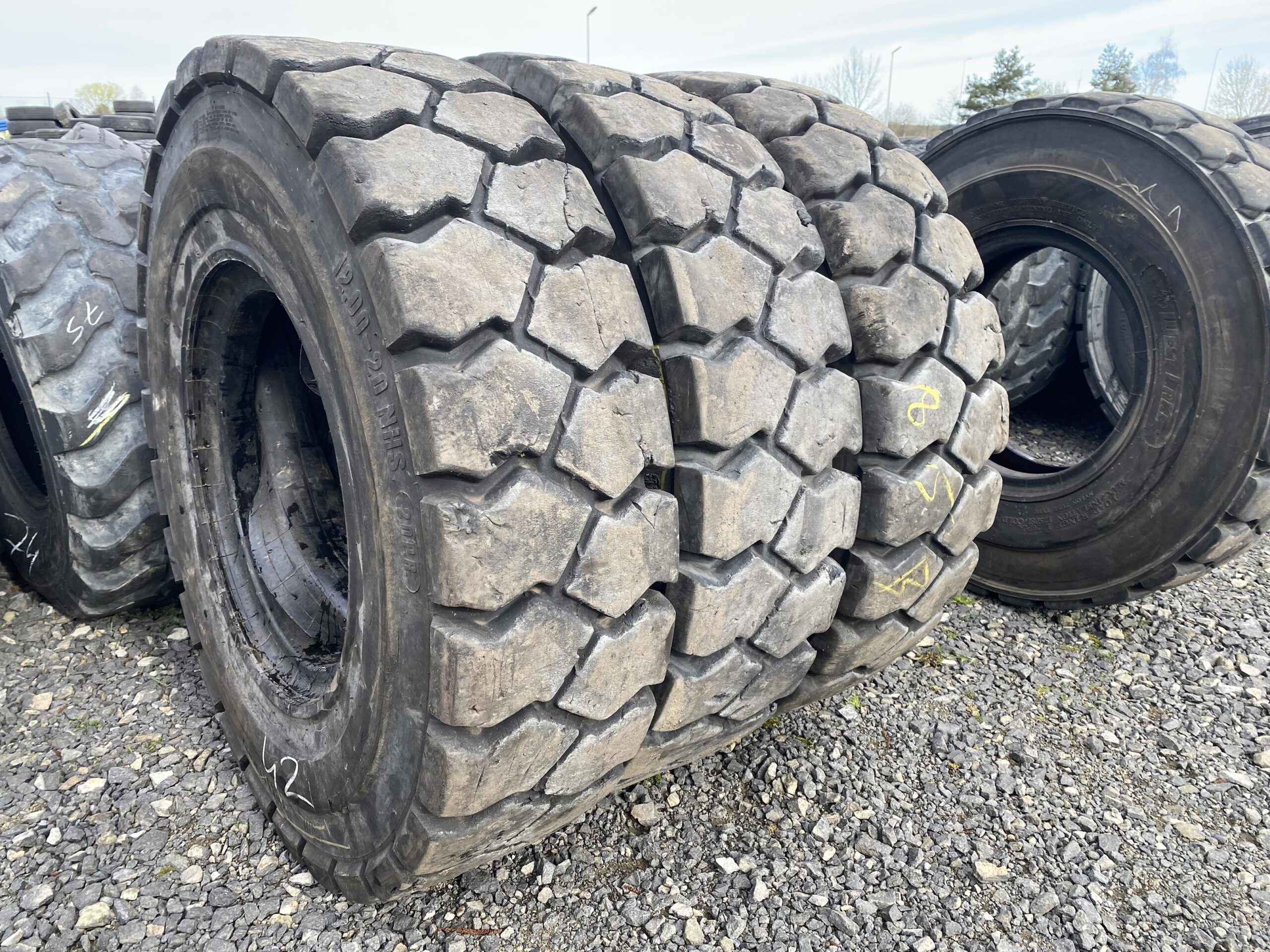 Opona do wózków widłowych 12.00-20 TRELLEBORG T-900 / 80% Bieżnika Opona do wózków widłowych 12.00-20 TRELLEBORG T-900 / 80% Bieżnika