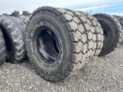 Opona do wózków widłowych 12.00-20 TRELLEBORG T-900 / 80% Bieżnika