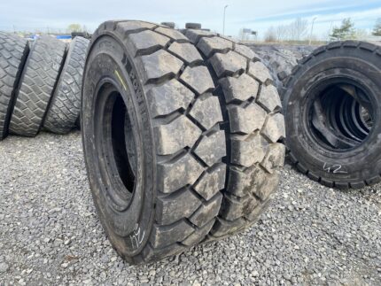 Opona do wózków widłowych 12.00-20 TRELLEBORG T-900 WIDE WALL / 100% Bieżnika