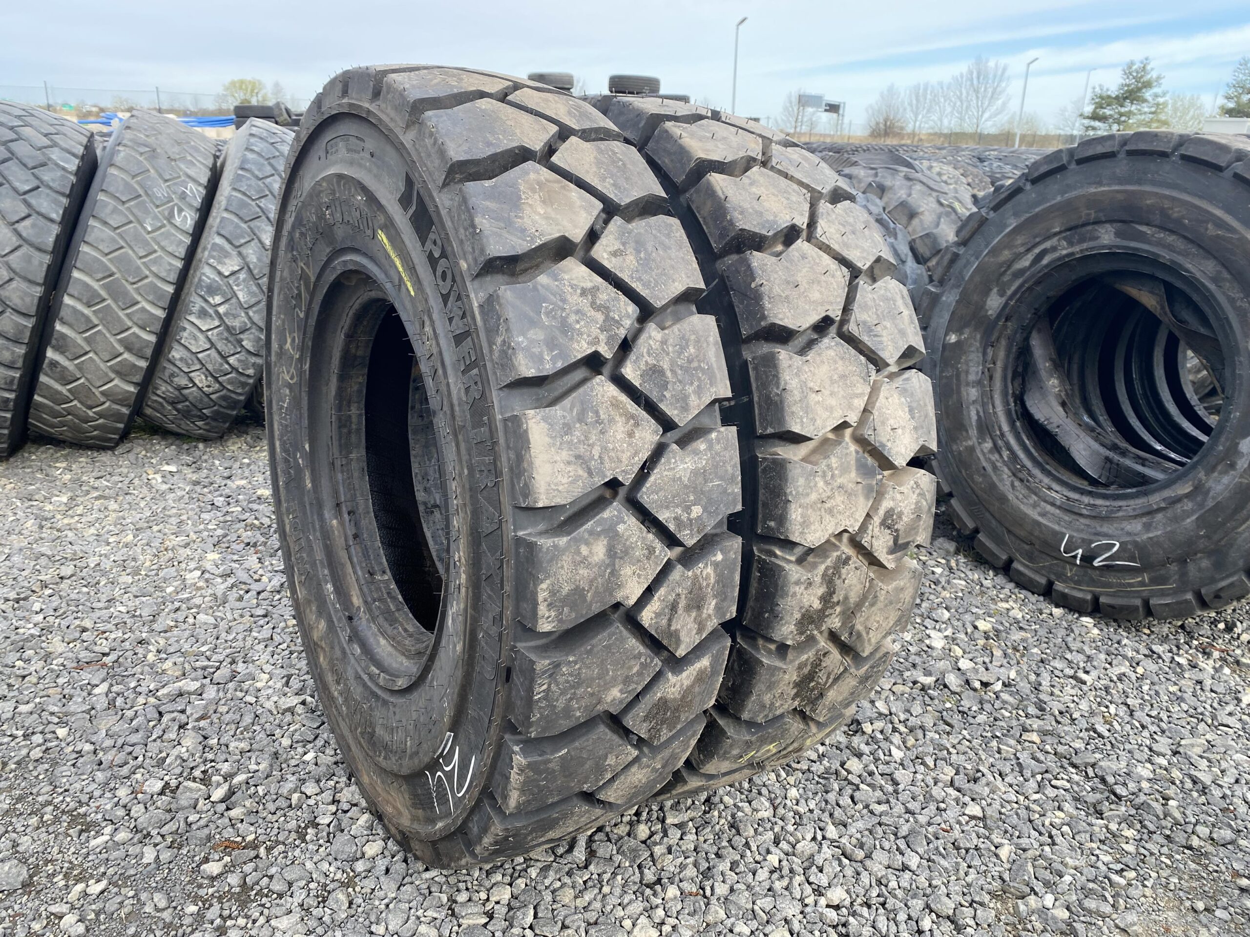 Opona do wózków widłowych 12.00-20 TRELLEBORG T-900 WIDE WALL / 100% Bieżnika Opona do wózków widłowych 12.00-20 TRELLEBORG T-900 WIDE WALL / 100% Bieżnika