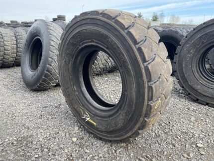 Opona do wózków widłowych 12.00-20 MAXXIS TUFF-GUARD WIDE WALL / 40% Bieżnika