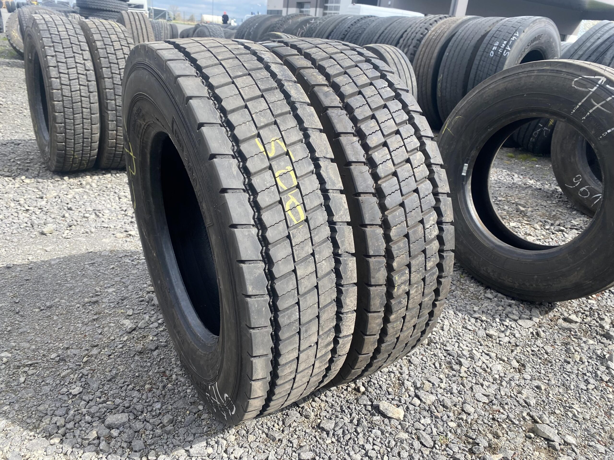 Opony do cięzarówek 215/75R17.5 BARUM BD 200 ROAD / 12-14mm Opony do cięzarówek 215/75R17.5 BARUM BD 200 ROAD / 12-14mm