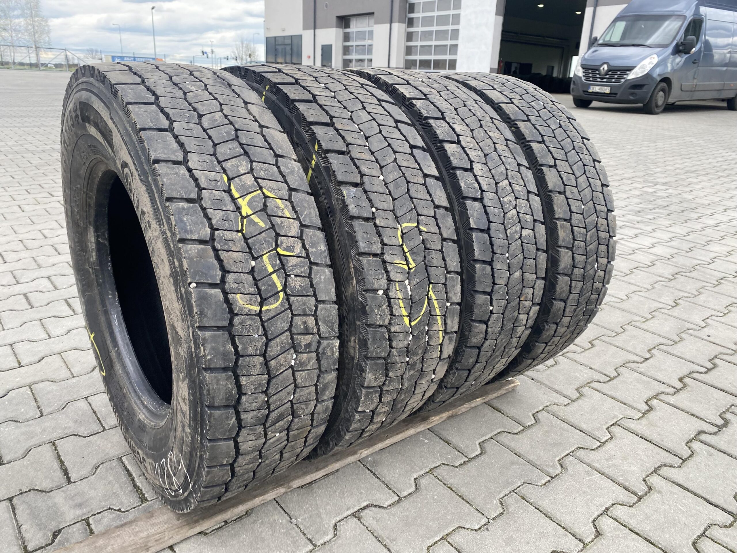 Opony ciężarowe 235/75R17.5 CONTINENTAL CONTI SCANDINAVIA LD3 / 8-10mm Opony ciężarowe 235/75R17.5 CONTINENTAL CONTI SCANDINAVIA LD3 / 8-10mm