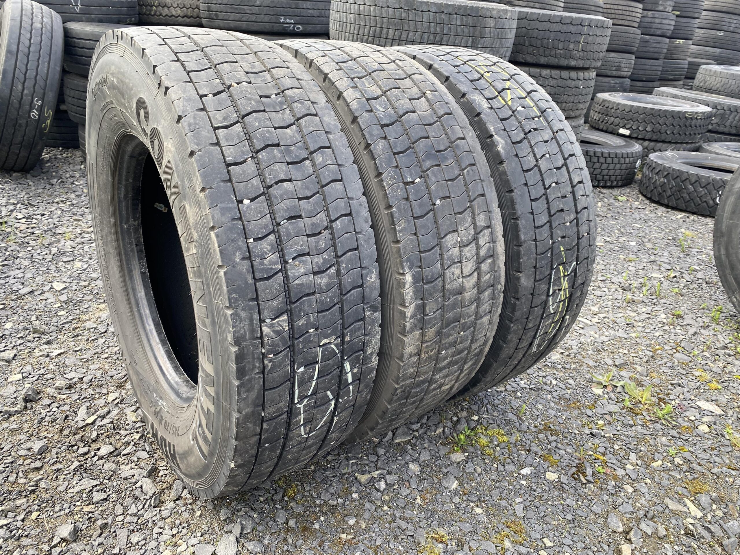 Opony ciężarowe 285/70R19.5 CONTINENTAL HDR / 8-10mm Opony ciężarowe 285/70R19.5 CONTINENTAL HDR / 8-10mm