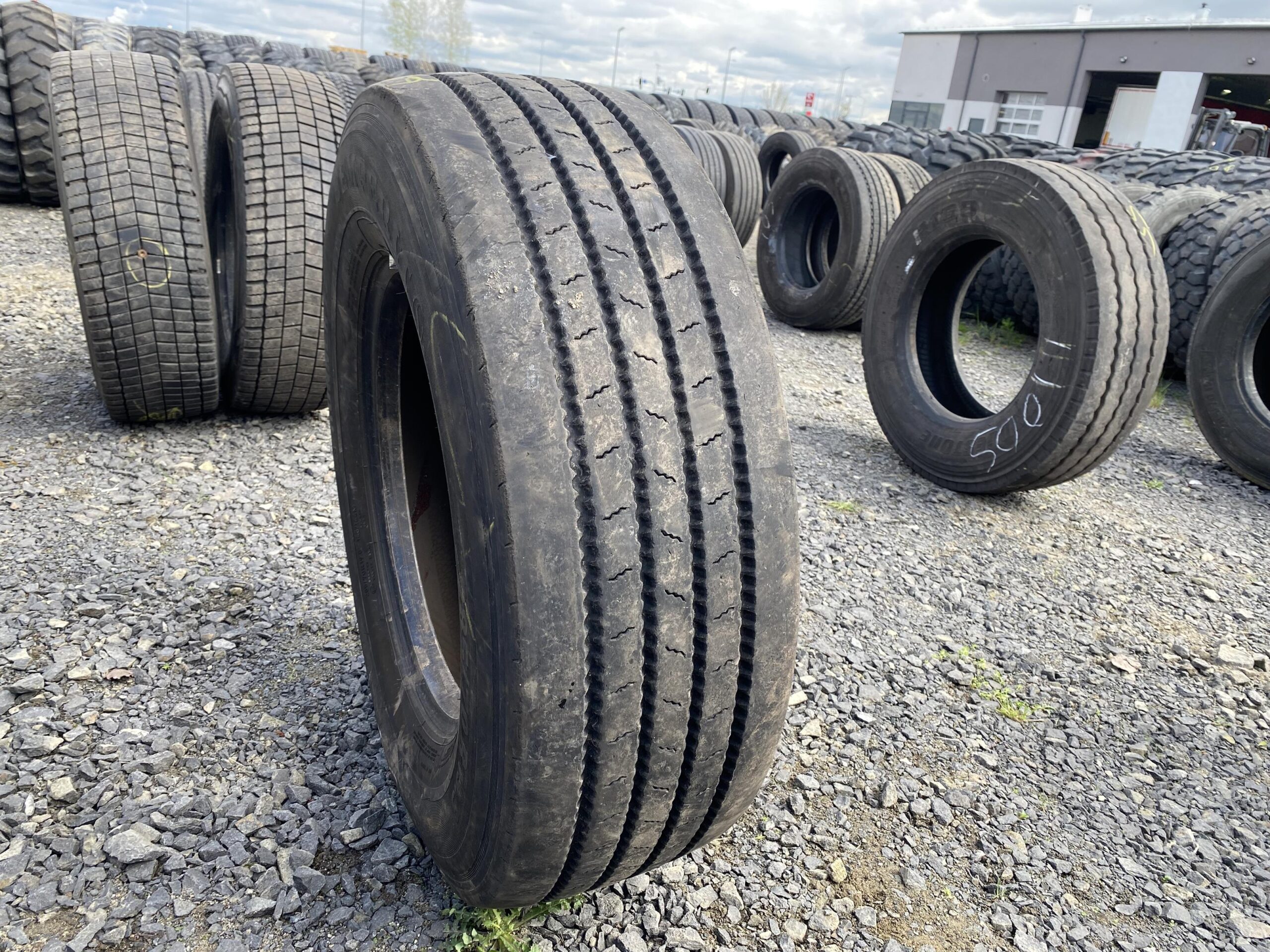 Opona ciężarowa 285/70R19.5 SEMPERIT RUNNER F2 / 10mm Opona ciężarowa 285/70R19.5 SEMPERIT RUNNER F2 / 10mm