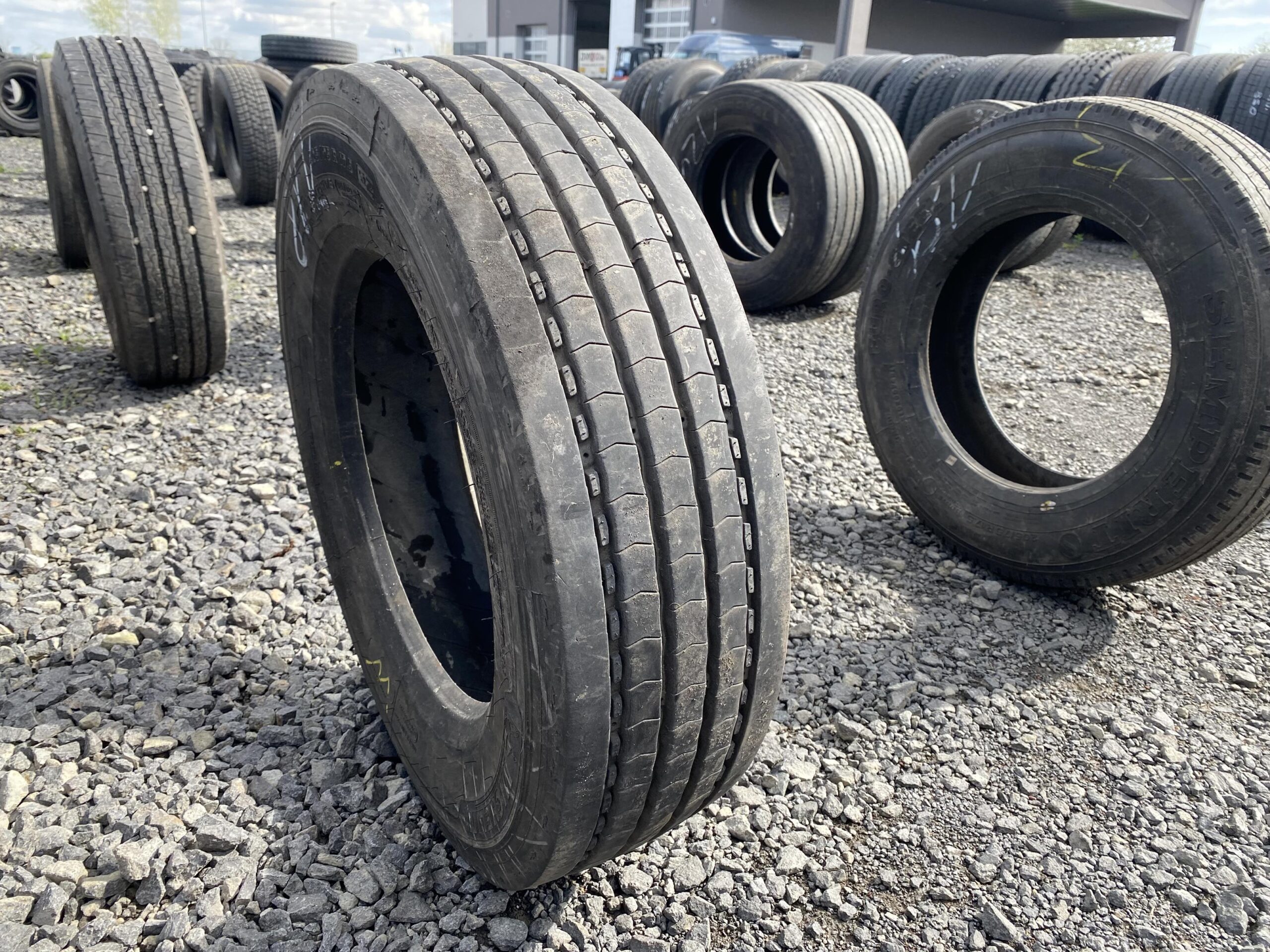 Opona ciężarowa 205/75R17.5 MICHELIN X MULTI Z / 9-10mm Opona ciężarowa 205/75R17.5 MICHELIN X MULTI Z / 9-10mm