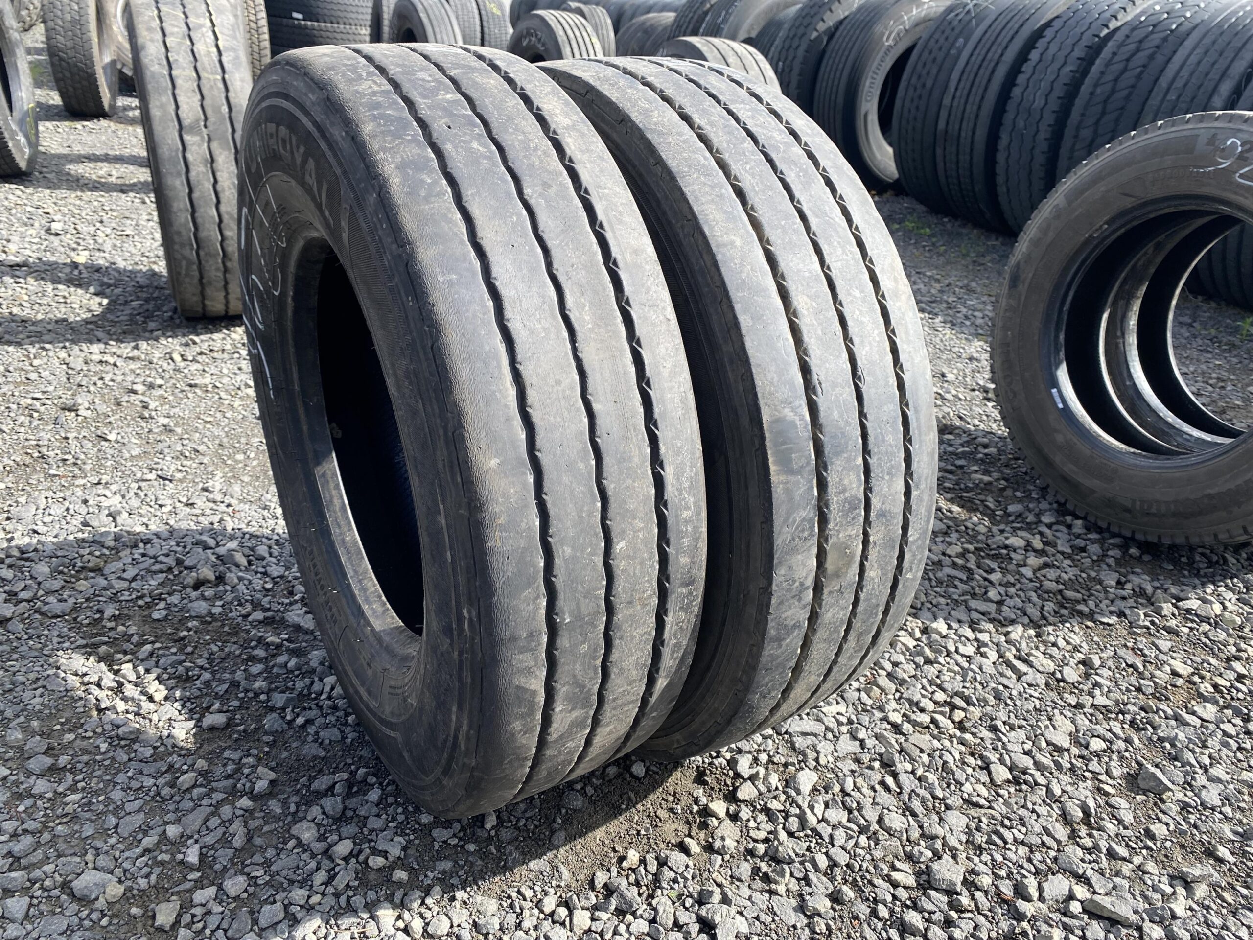 Opony ciężarowe 235/75R17.5 UNIROYAL TH40 / 7-9mm Opony ciężarowe 235/75R17.5 UNIROYAL TH40 / 7-9mm