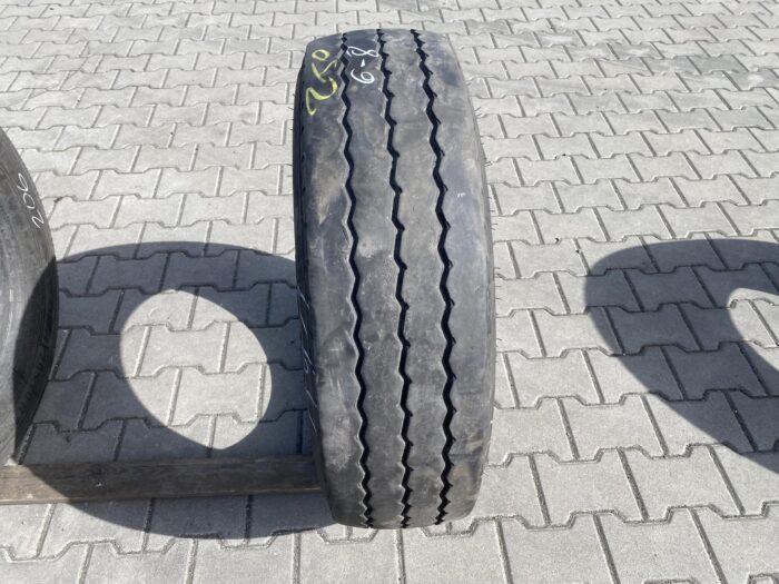 Opona ciężarowa 245/70R19.5 PIRELLI ST:01 / 6-8mm